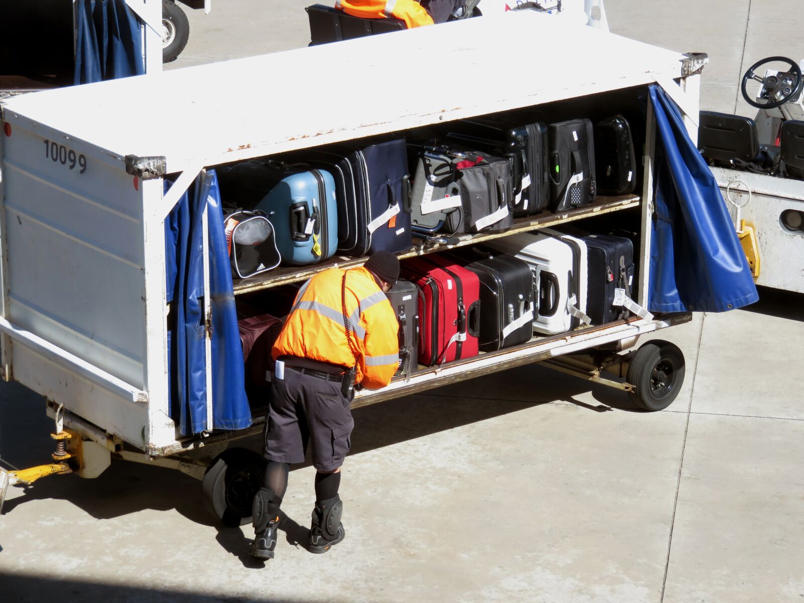 Canon PowerShot SX700 HS sample photo. Baggage, travel, luggage photography