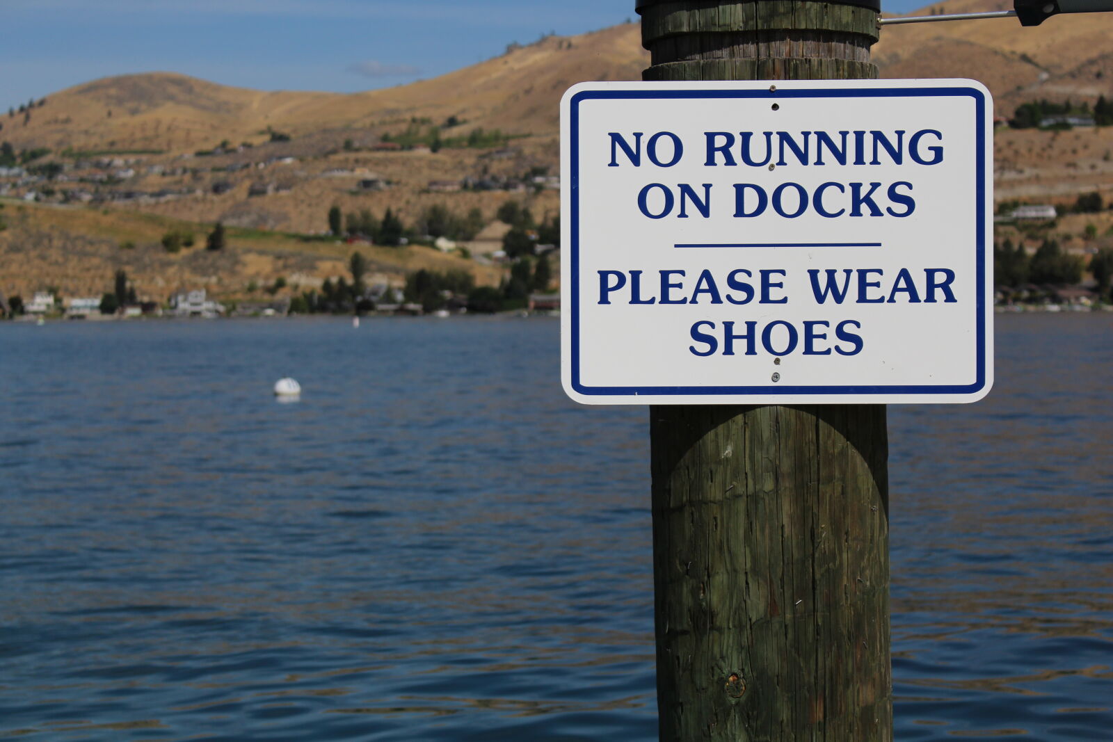 Canon EOS 700D (EOS Rebel T5i / EOS Kiss X7i) sample photo. Sign, water photography