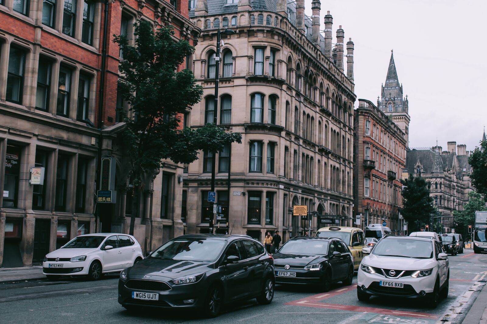 Canon EOS 700D (EOS Rebel T5i / EOS Kiss X7i) sample photo. Cars, building, city photography