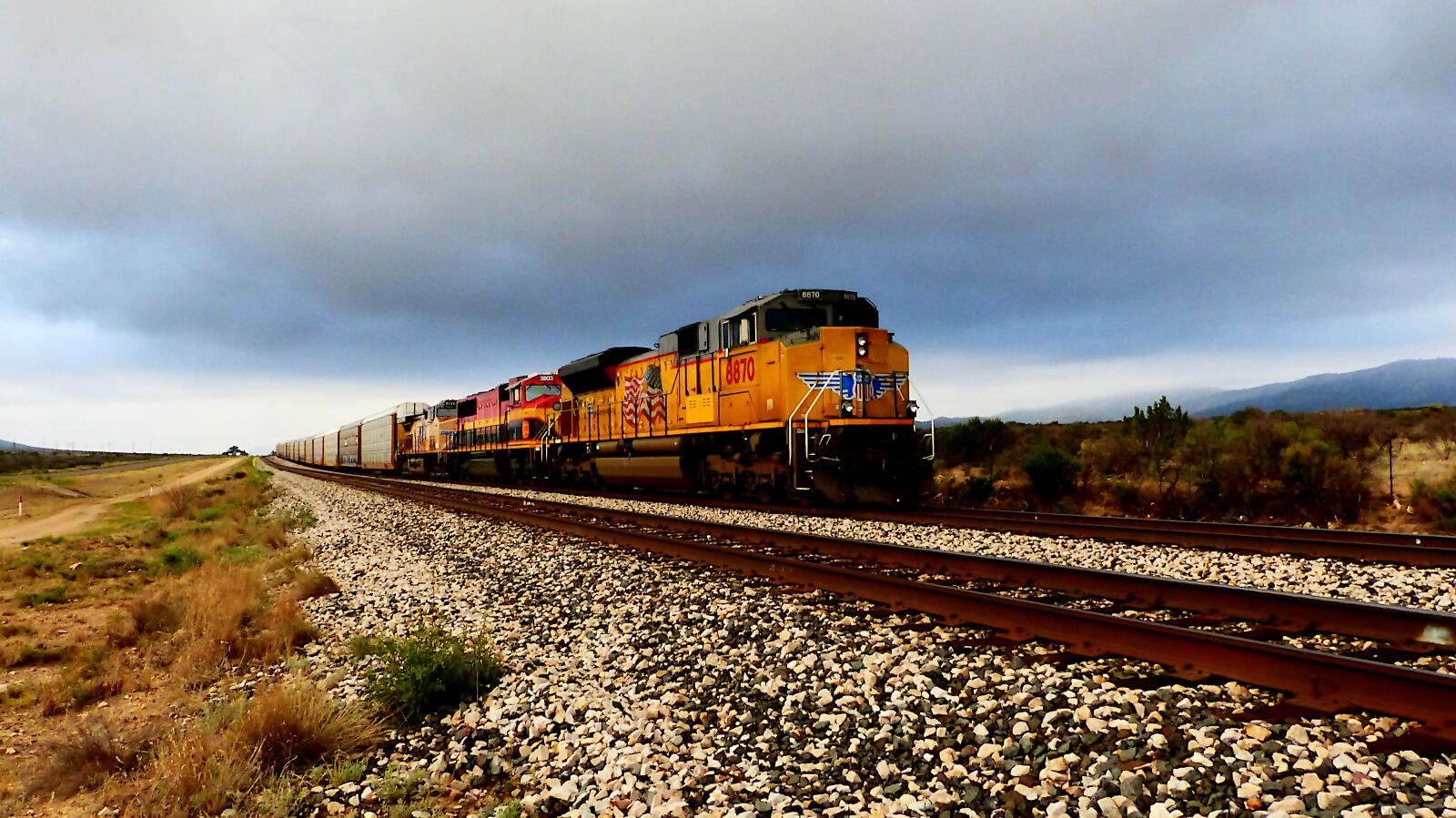 Panasonic Lumix DMC-FZ200 sample photo. Transport, train, america photography