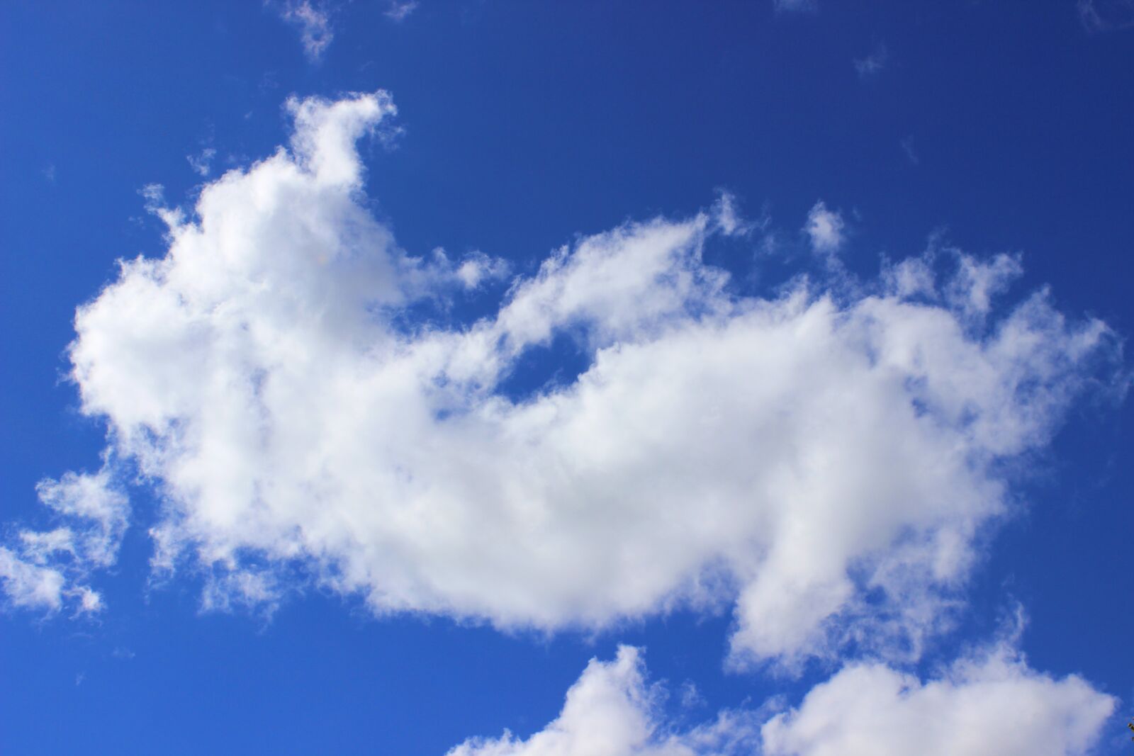 Canon EOS 600D (Rebel EOS T3i / EOS Kiss X5) sample photo. Clouds, sky, cumulus photography