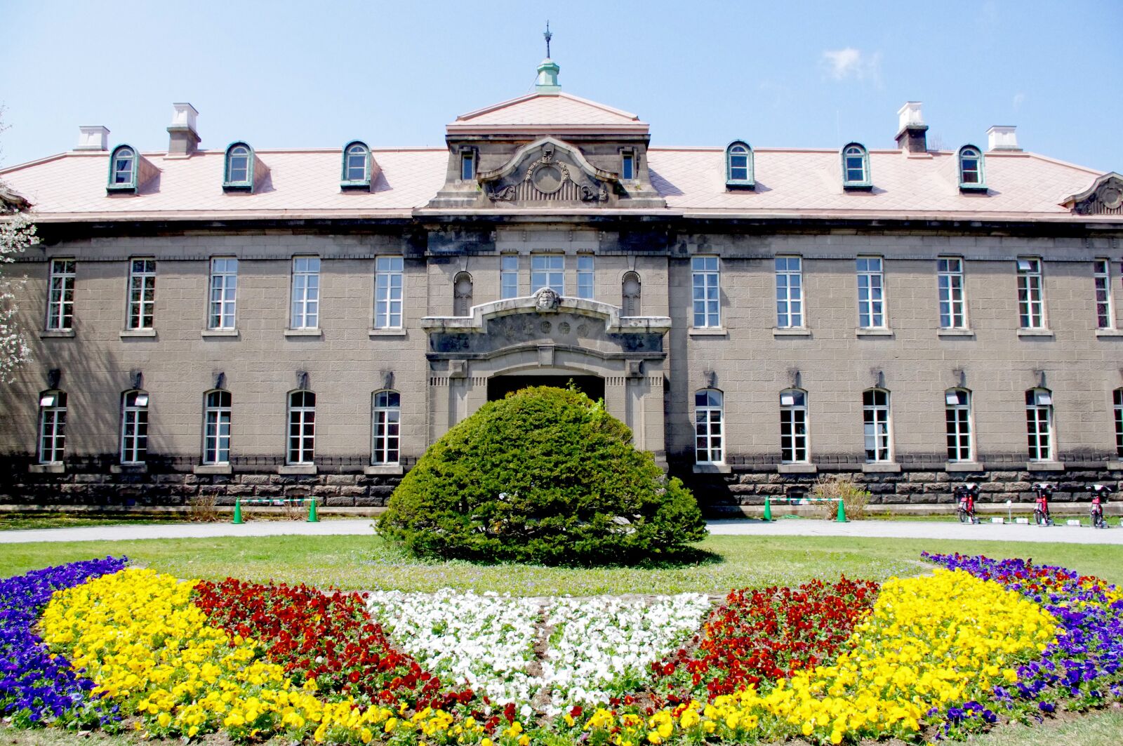 Pentax K-r sample photo. Flowerbed, museum, garden photography
