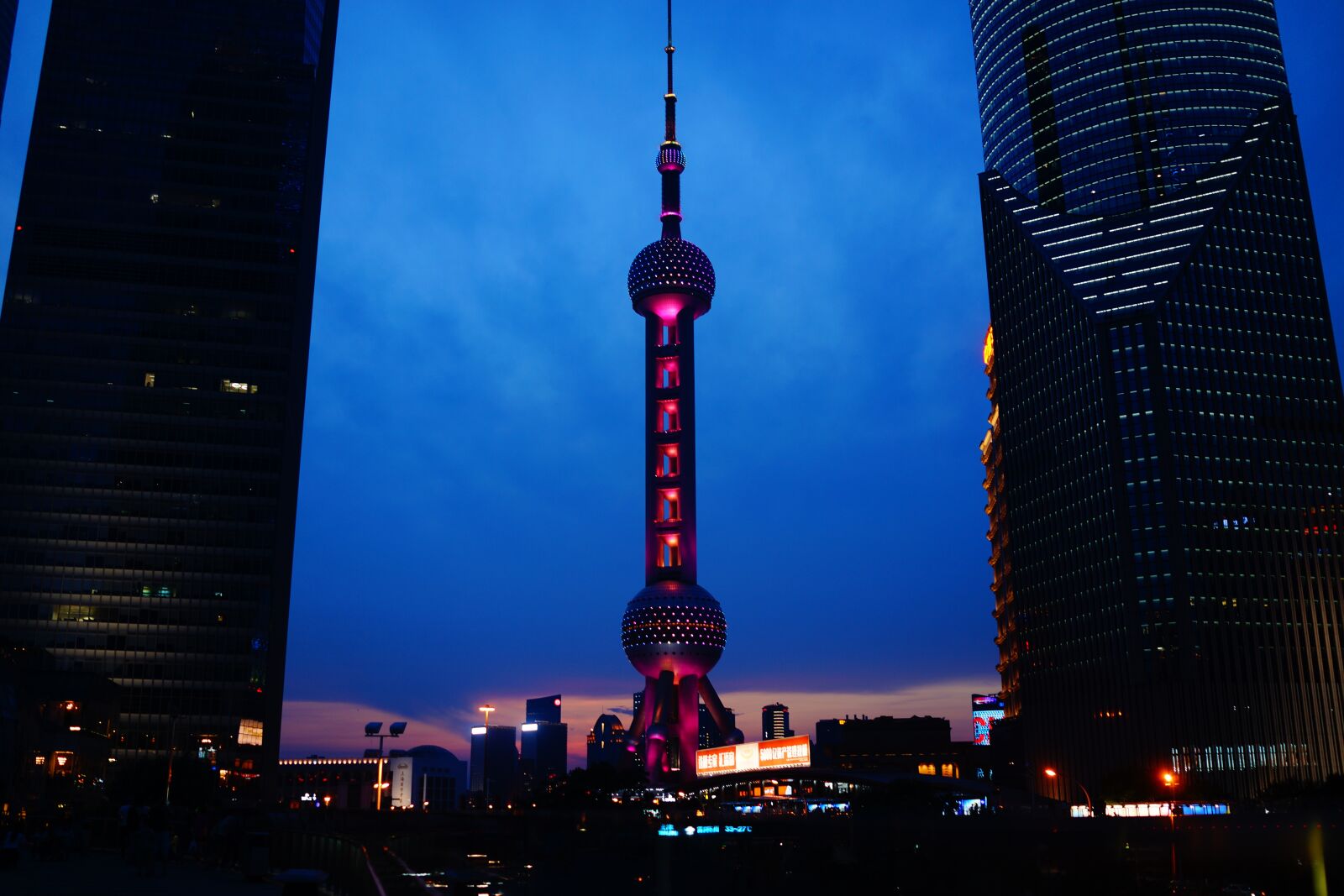 Sony Cyber-shot DSC-RX1R sample photo. At dusk, shanghai, city photography