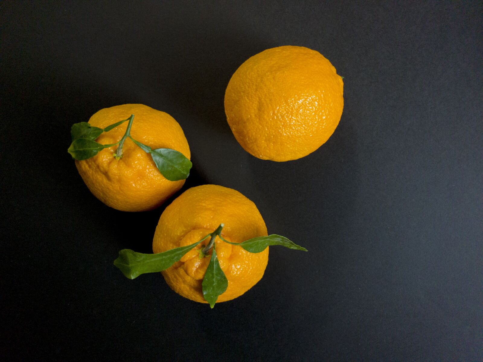 Samsung Galaxy S9+ sample photo. Three, fruit, black photography