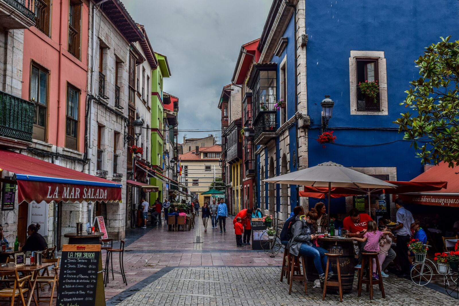 Nikon D3300 sample photo. Ribadesella, people, tourism photography