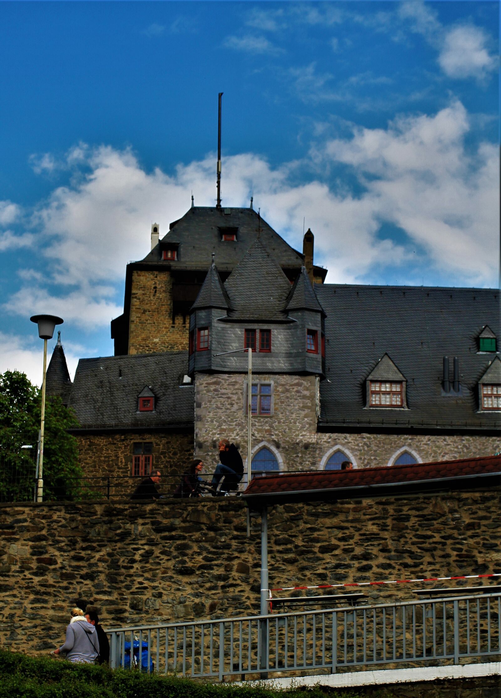 Canon EF-S 35mm F2.8 Macro IS STM sample photo. Castle, barrier, contact lock photography