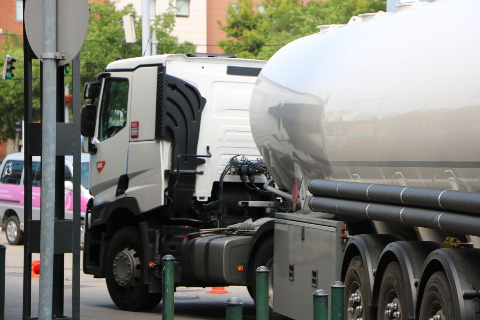 Canon EOS 760D (EOS Rebel T6s / EOS 8000D) sample photo. Tank car, petrol, truck photography