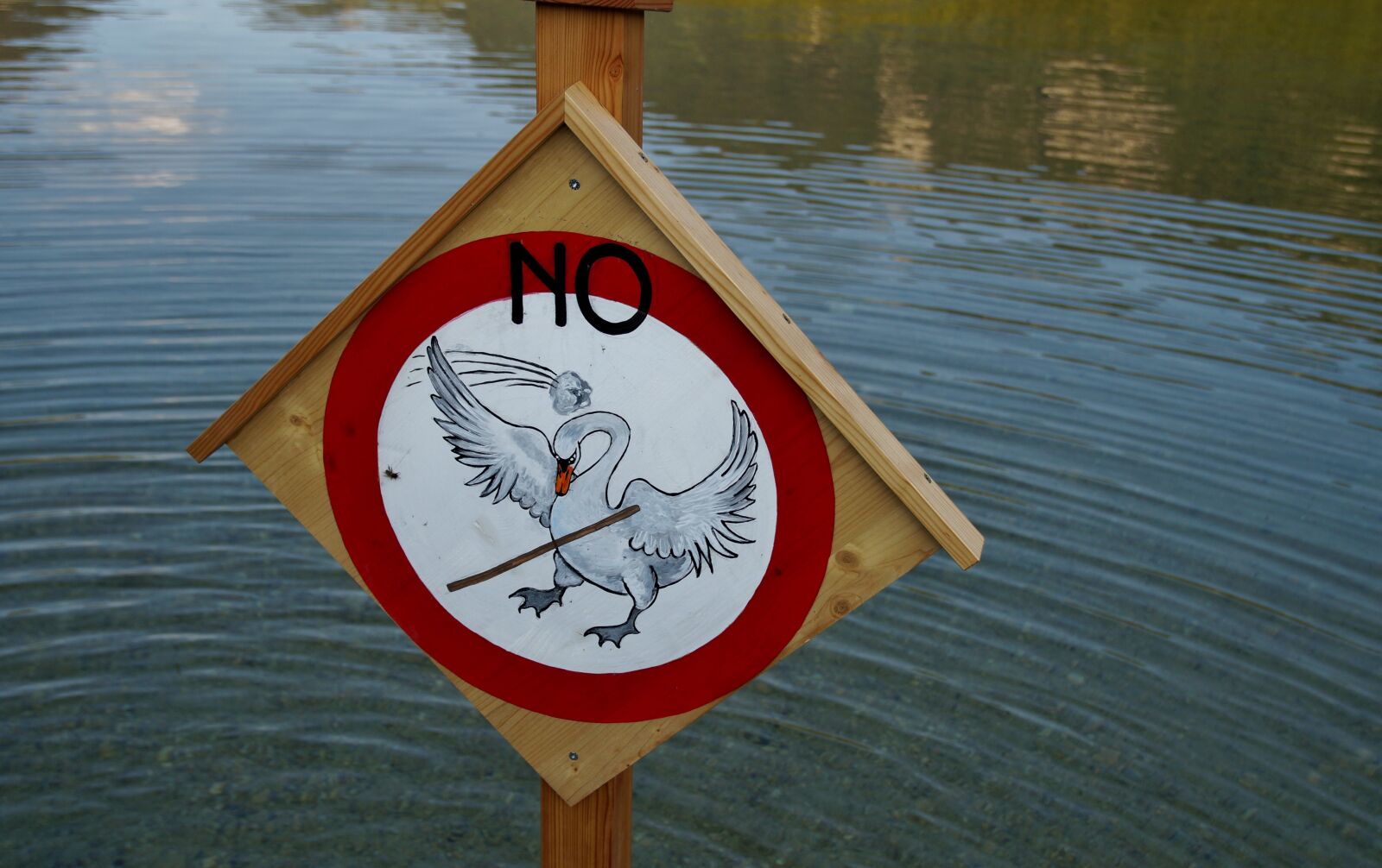 Sony SLT-A58 sample photo. Lake, brand, ban photography