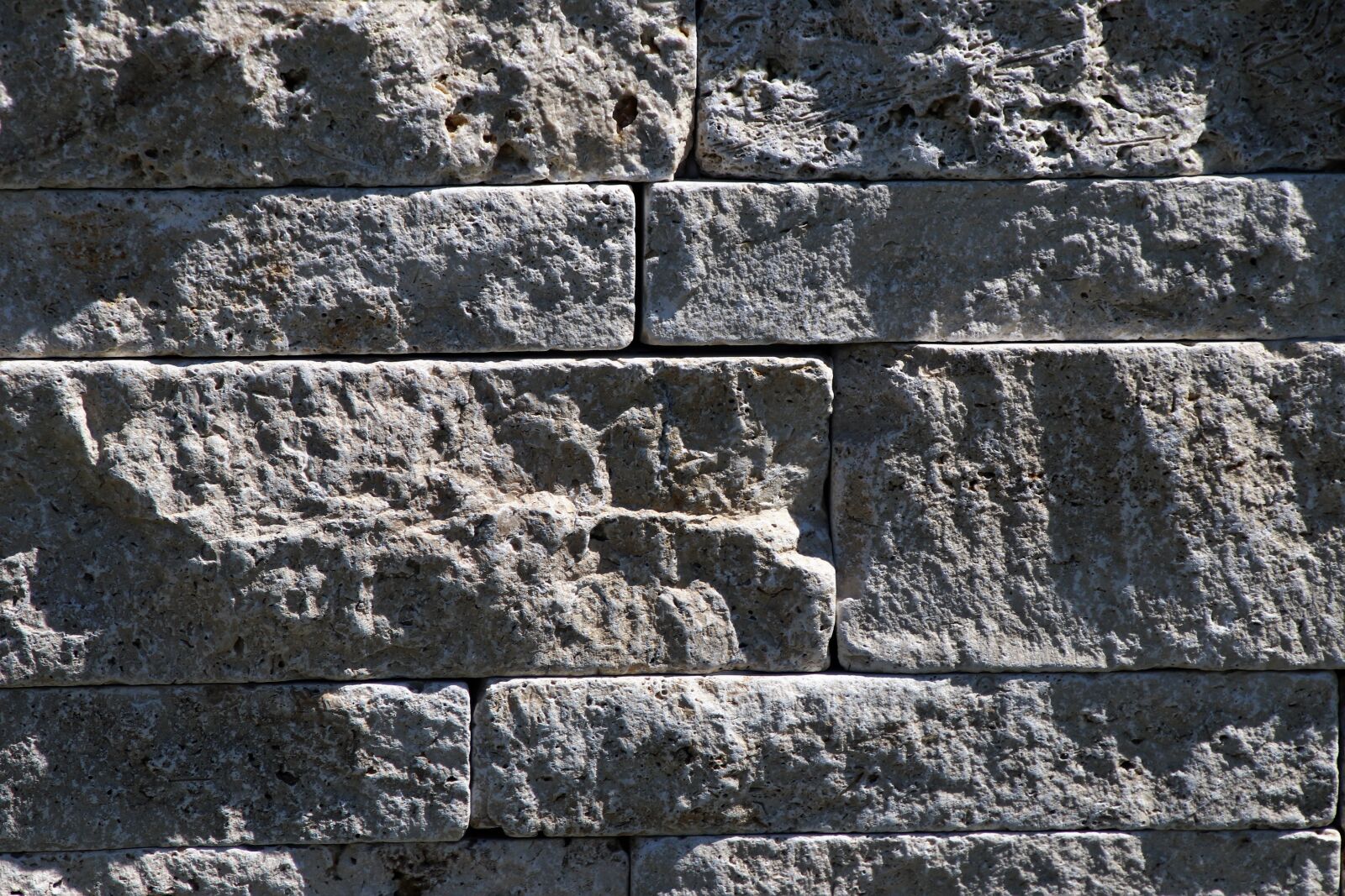 Canon EOS 80D sample photo. Stone, lake dusia, harsh photography
