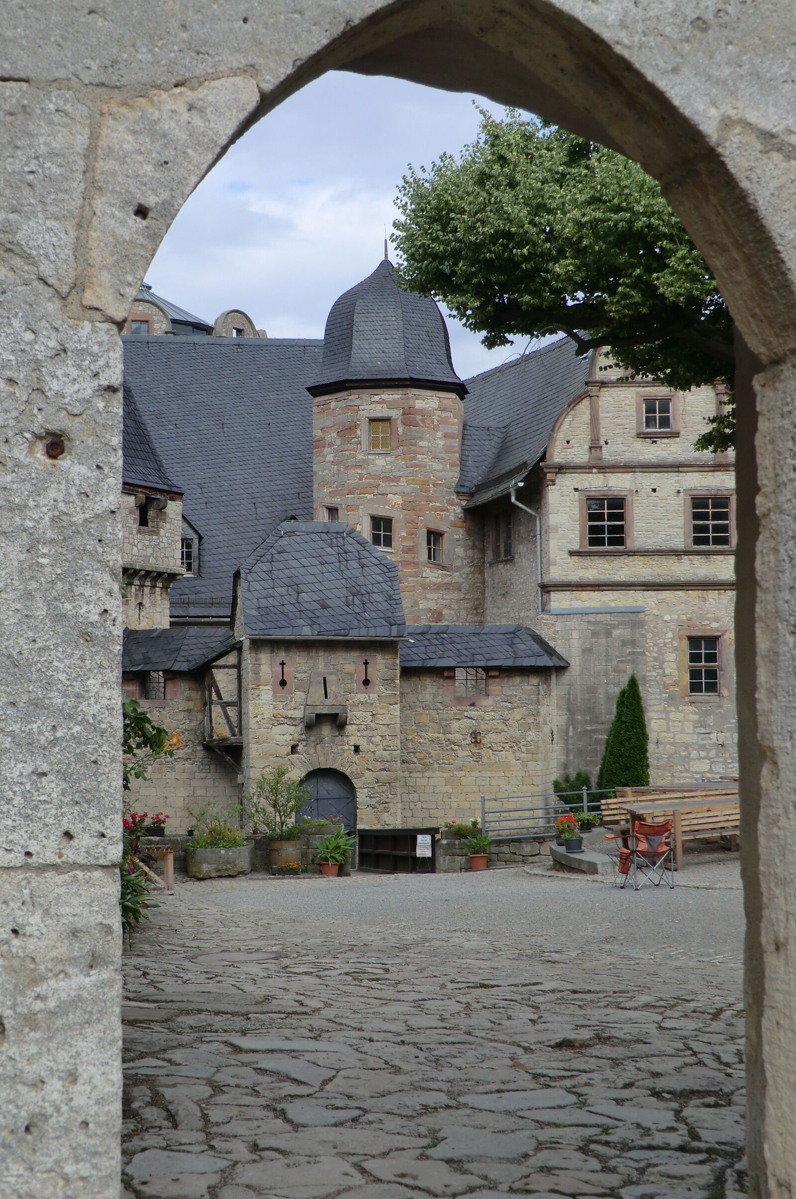 CASIO EX-H5 sample photo. Architecture, old, gothic photography