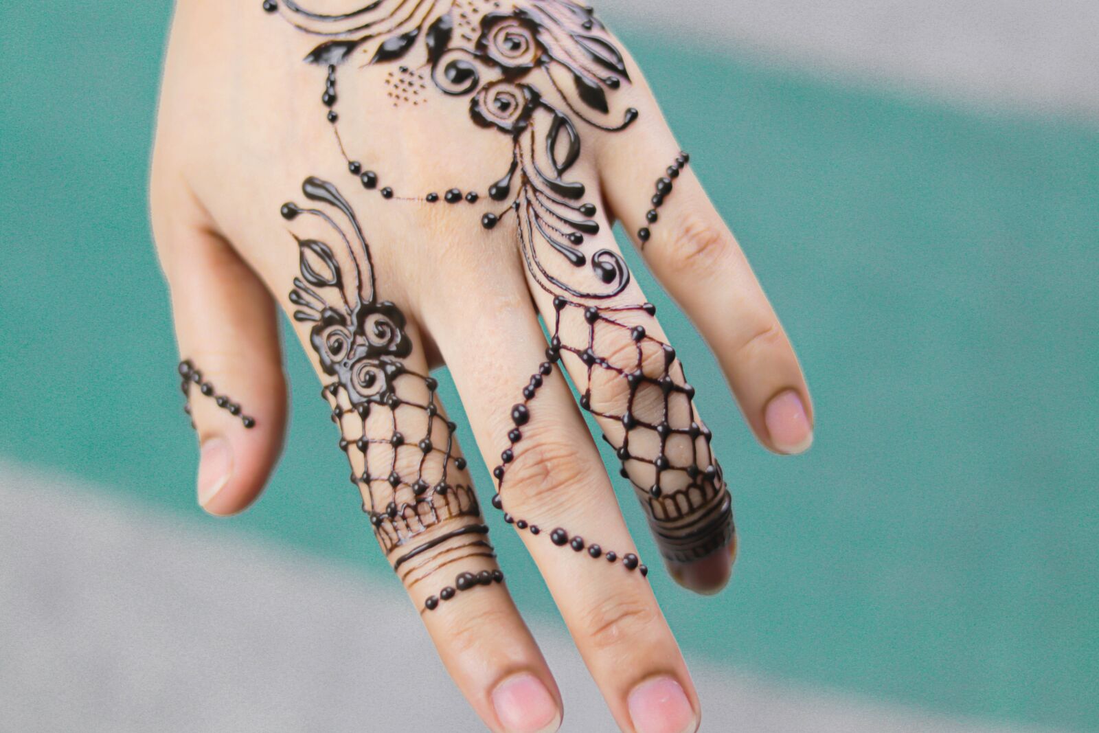 Canon EOS 80D + Canon EF 50mm F1.8 STM sample photo. Indian, tattoo, henna photography