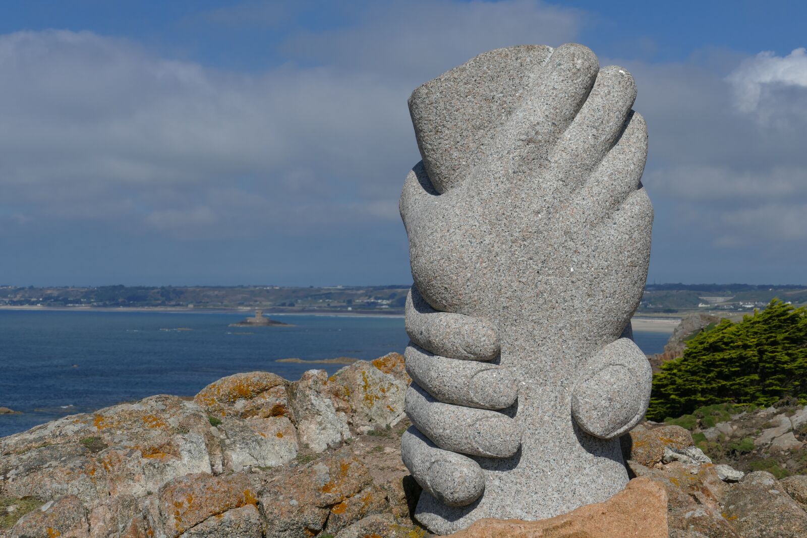 Panasonic Lumix DMC-FZ1000 sample photo. Coast, monument, hand photography