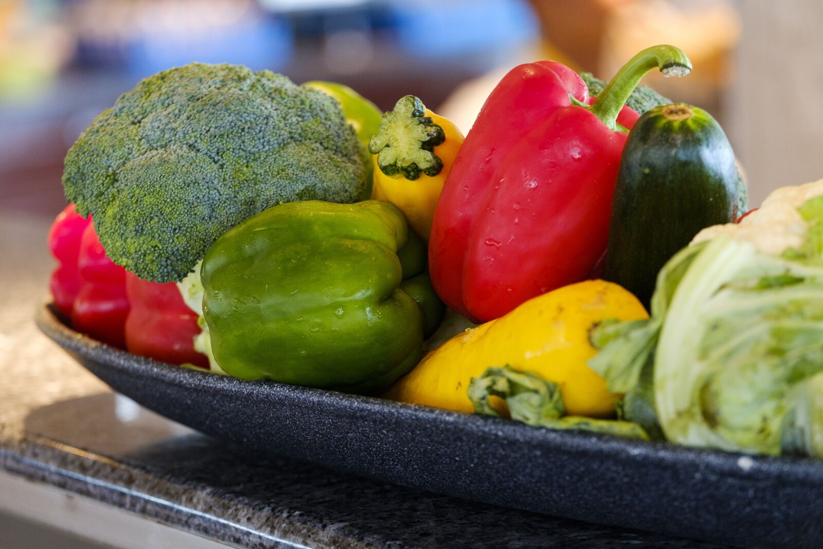 Fujifilm X-T2 + Fujifilm XF 55-200mm F3.5-4.8 R LM OIS sample photo. Vegetables, paprika, kohl photography
