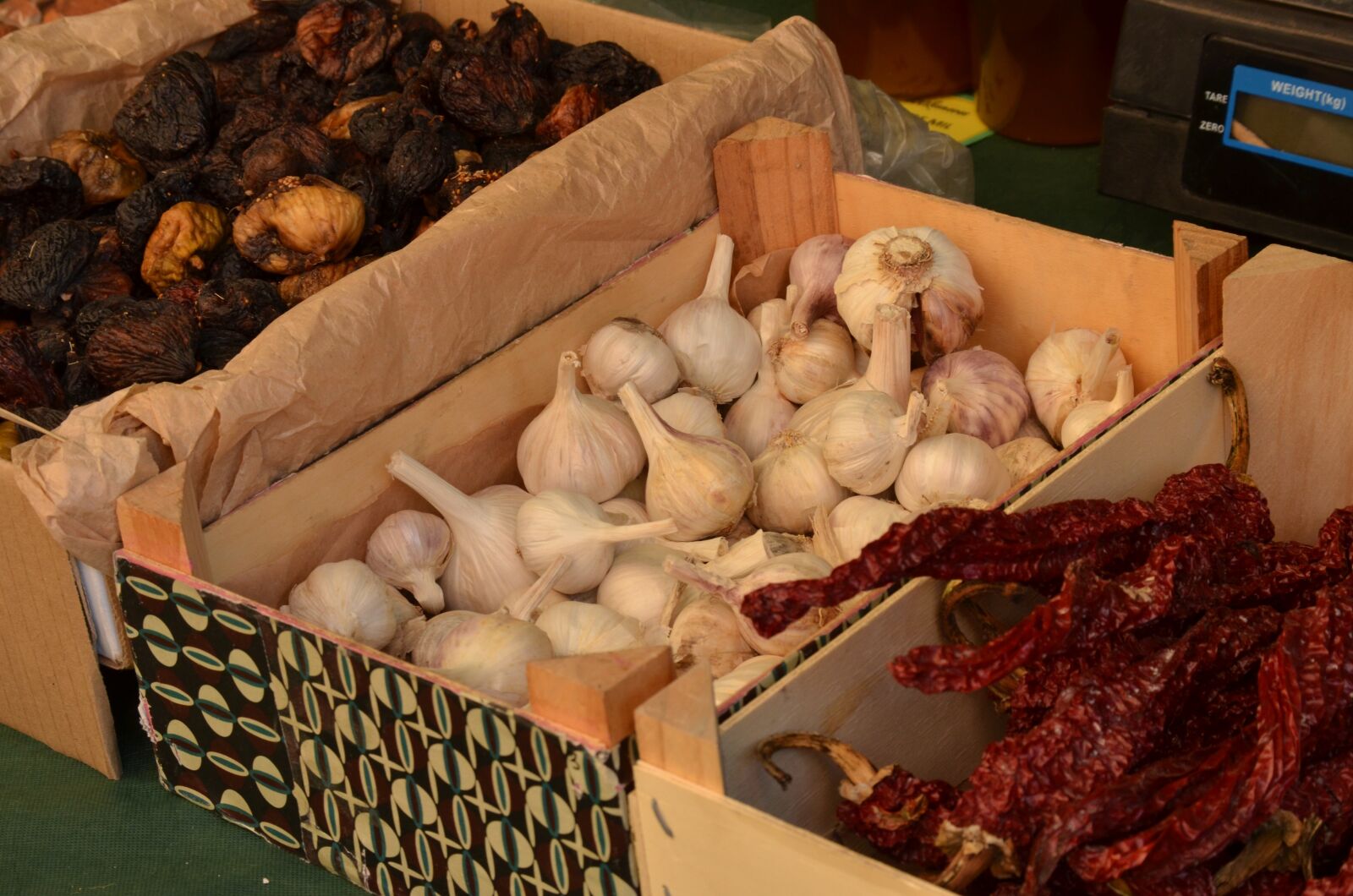 Nikon D7000 sample photo. Garlic, pepper, taste photography