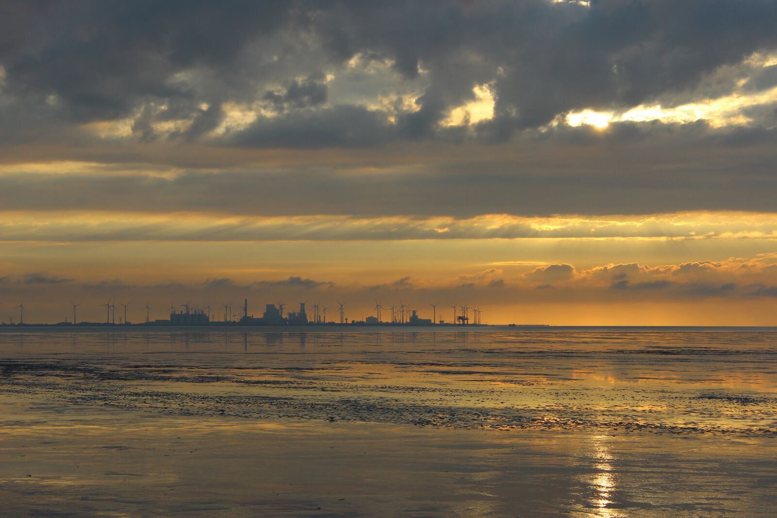 Canon EOS 600D (Rebel EOS T3i / EOS Kiss X5) sample photo. Sunset, wadden sea, industry photography