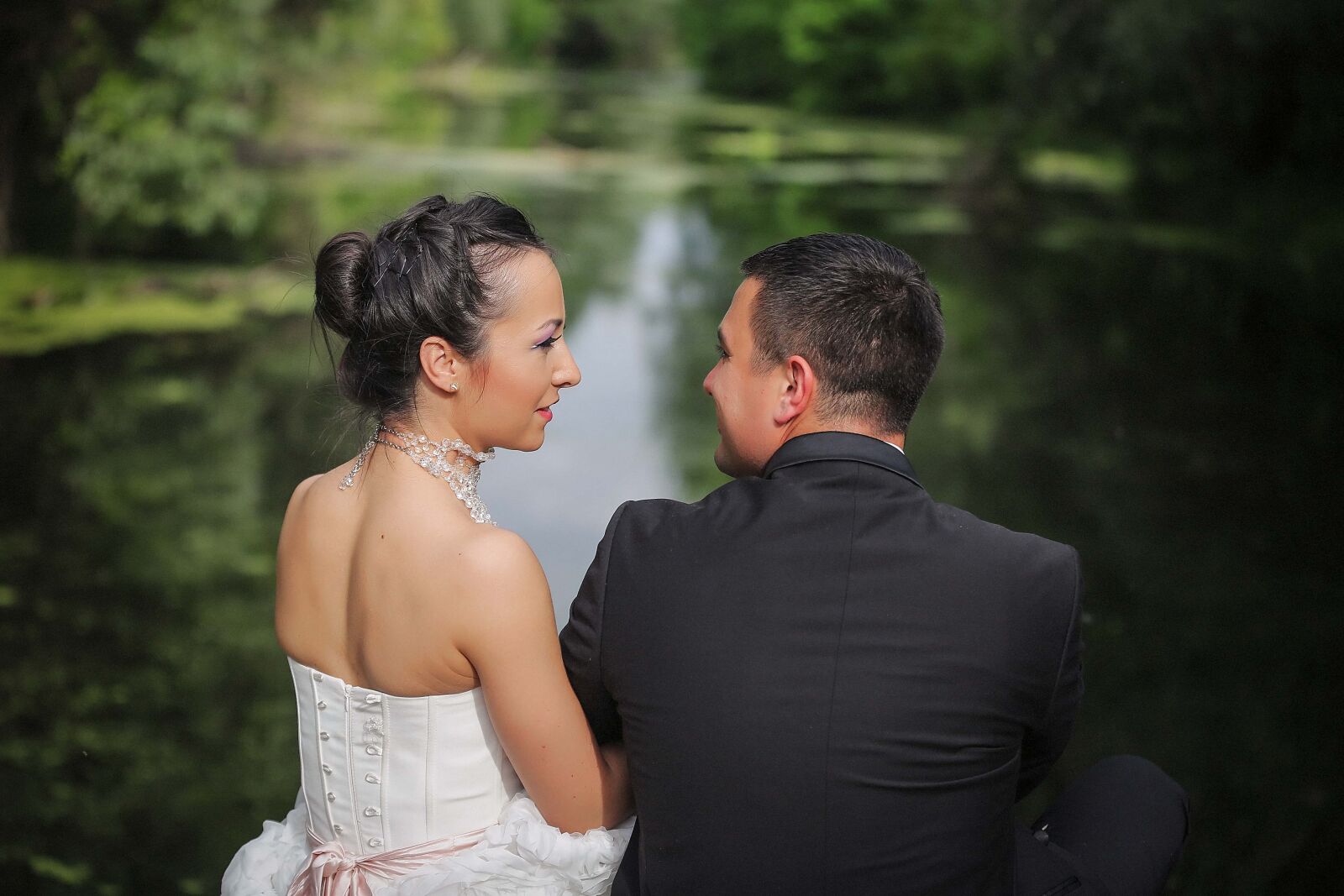 Canon EOS 5D Mark III sample photo. Husband, affection, wife, hug photography
