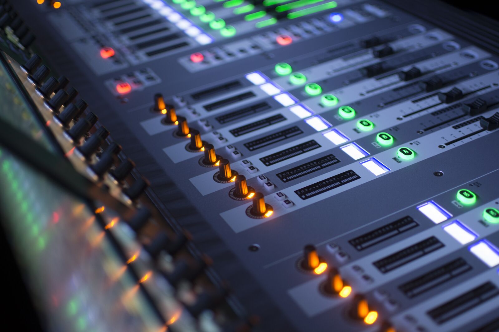 Nikon D7100 sample photo. Mixer, studio, professional photography