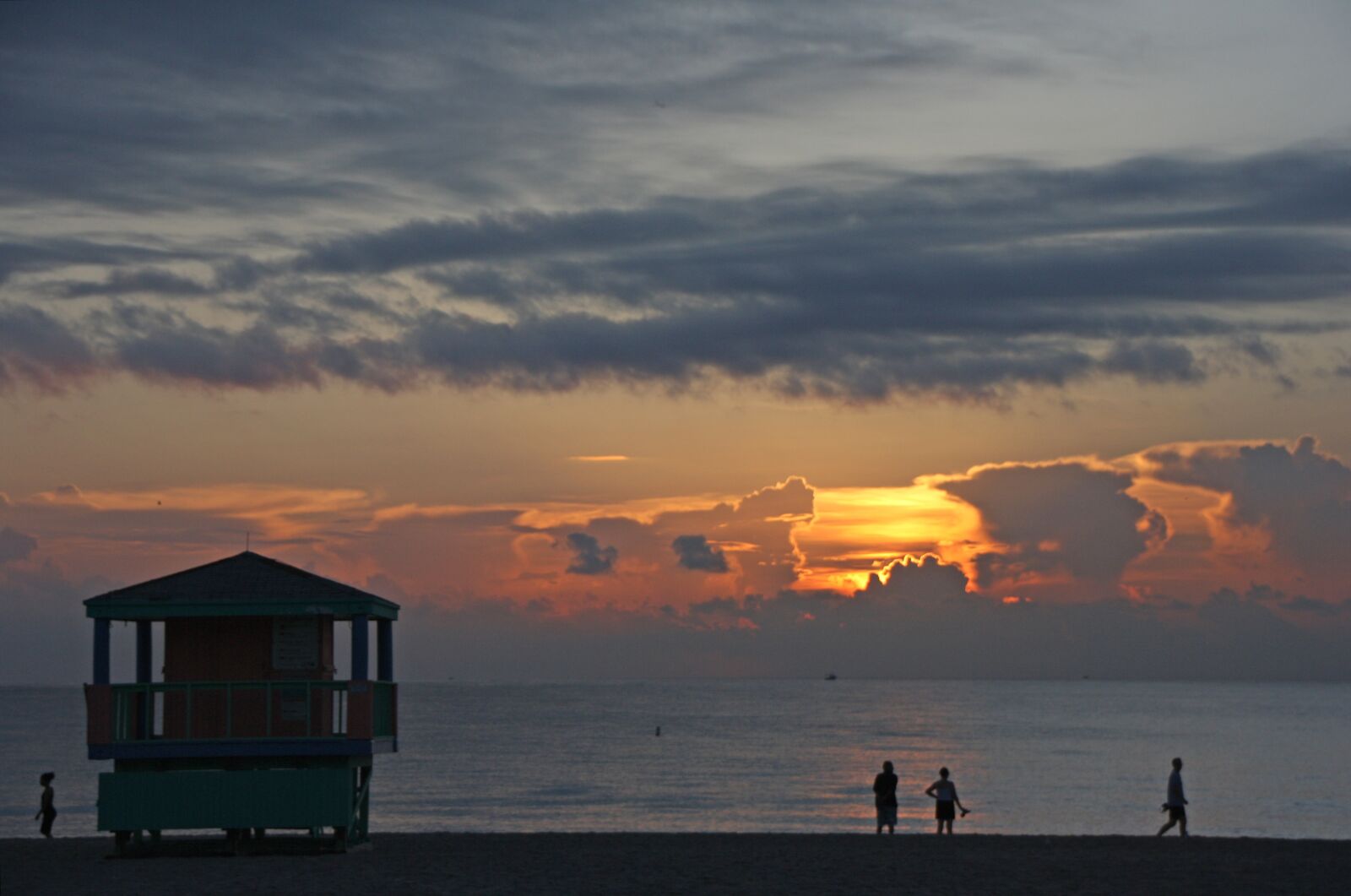 Canon EOS 1000D (EOS Digital Rebel XS / EOS Kiss F) sample photo. Miami, beach, sunset photography
