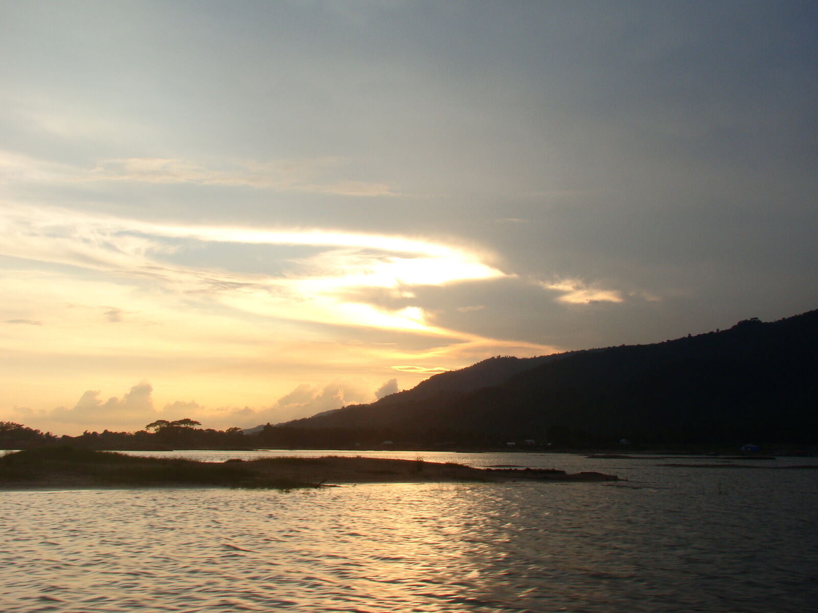 Sony Cyber-shot DSC-H50 sample photo. Sunset photography