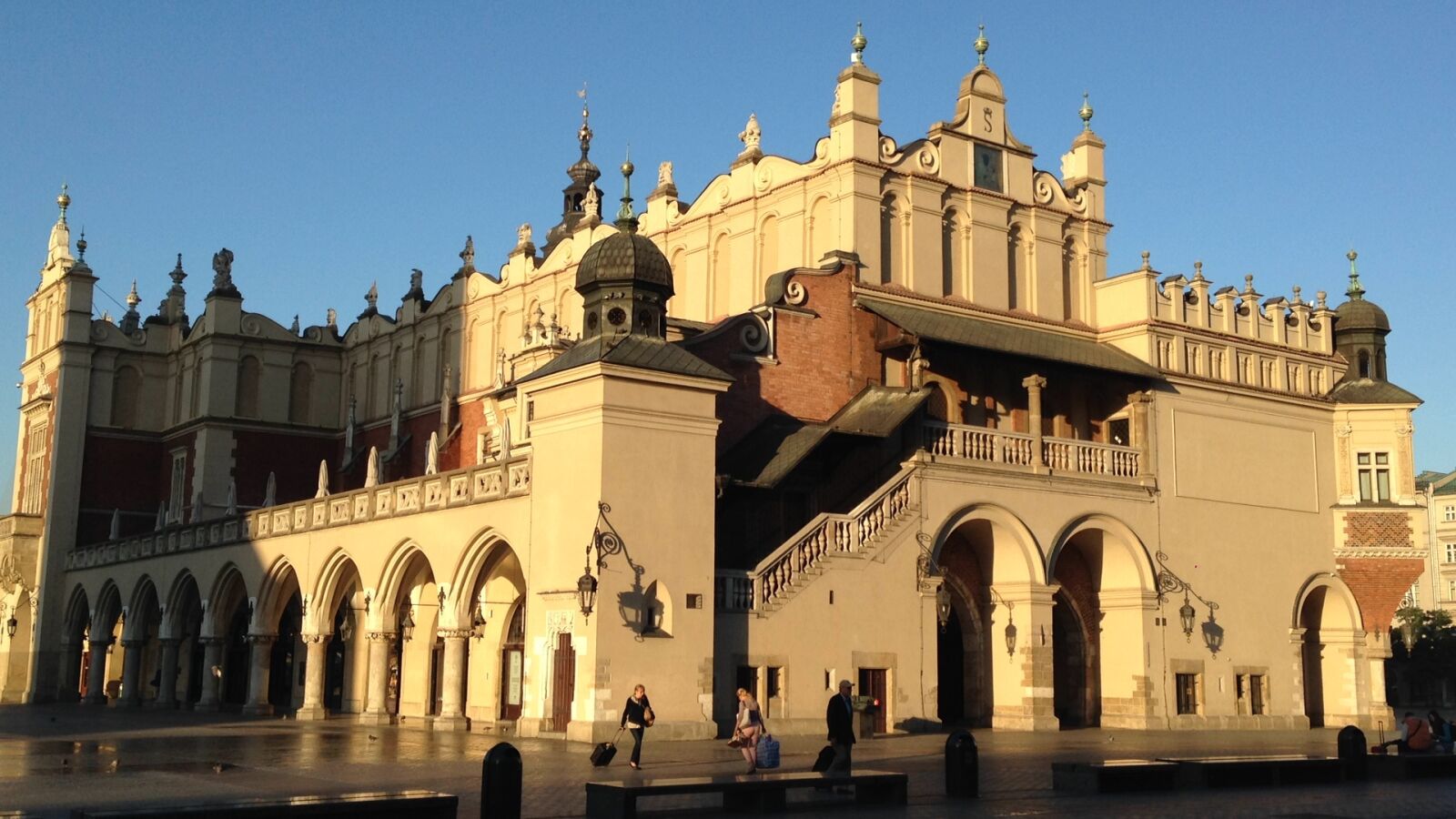 iPhone 5c back camera 4.12mm f/2.4 sample photo. Krak w, cloth hall photography