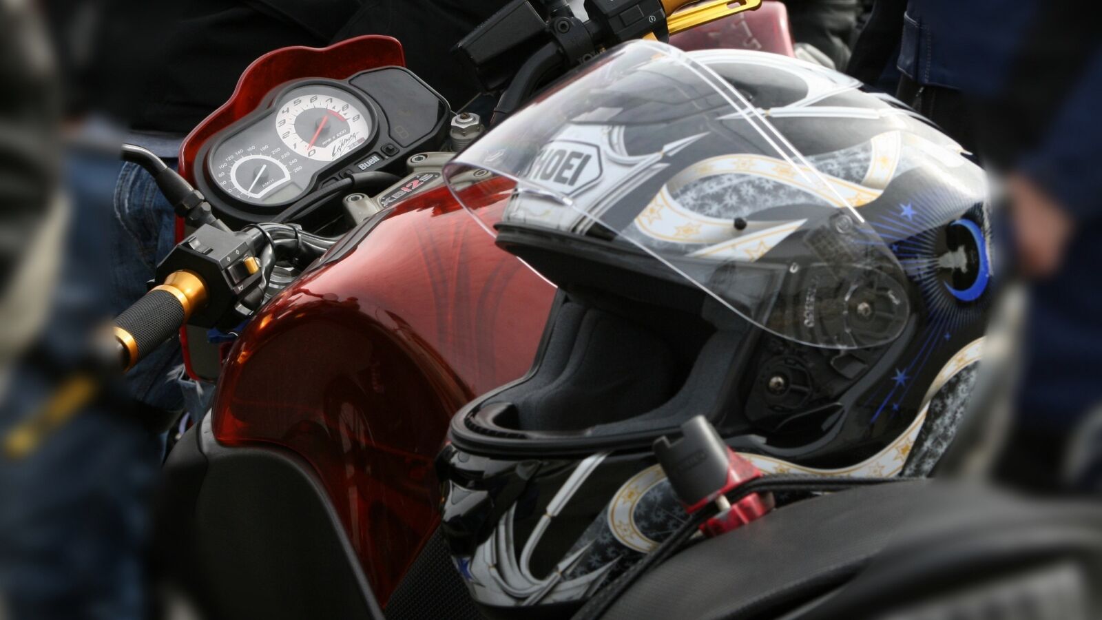 Canon EOS 350D (EOS Digital Rebel XT / EOS Kiss Digital N) sample photo. Helmet, moto, buell photography