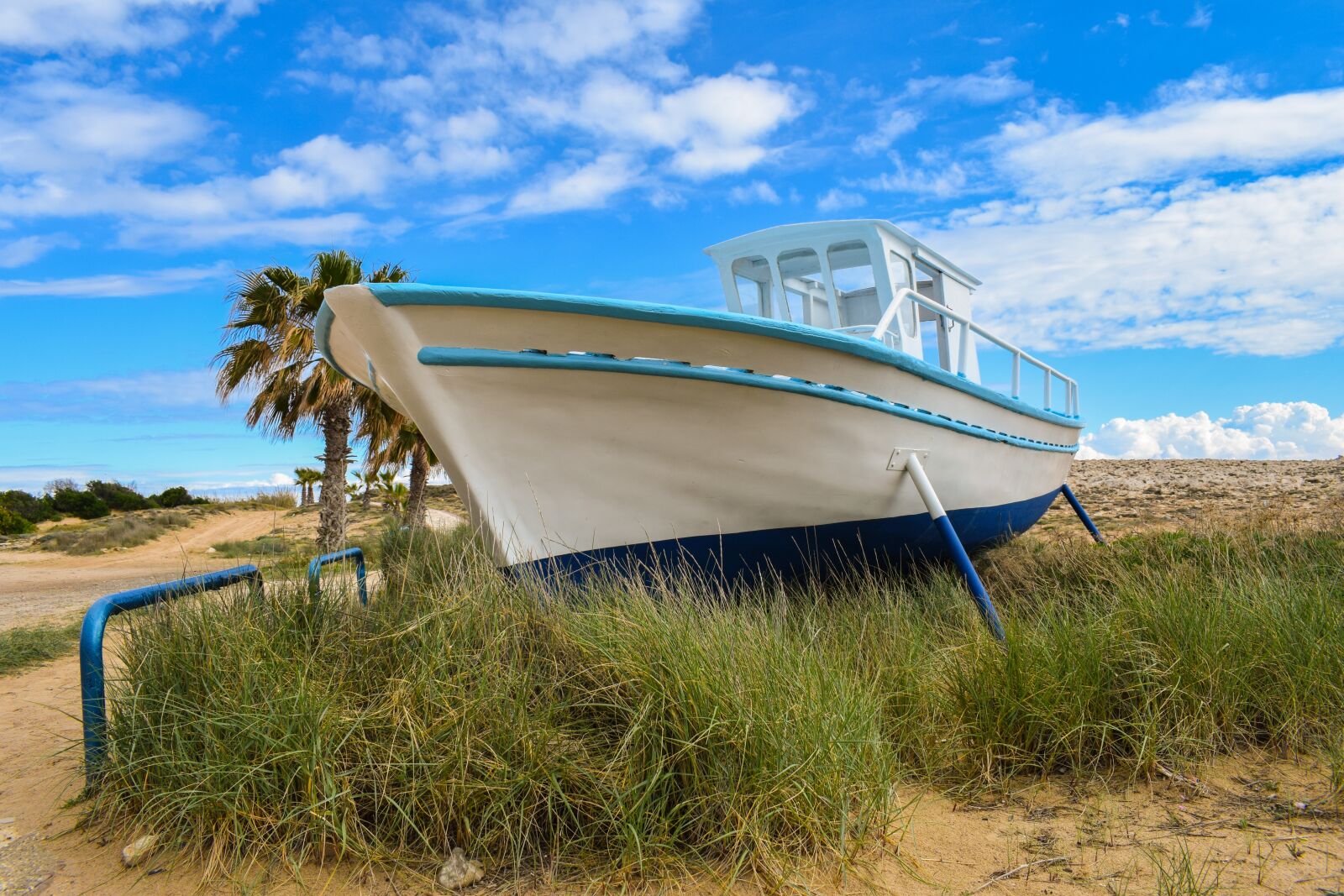 Nikon D3300 sample photo. Boat, grounded, decorative photography