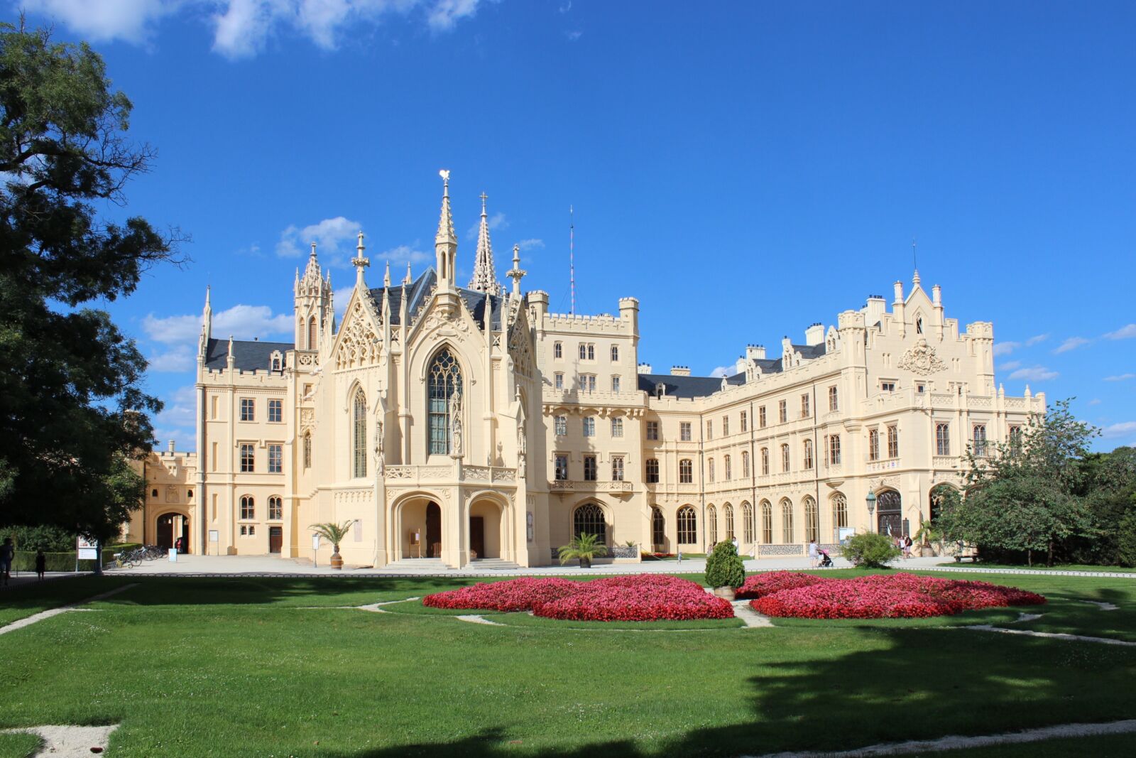 Canon EOS 600D (Rebel EOS T3i / EOS Kiss X5) sample photo. Fridge, castle, history photography