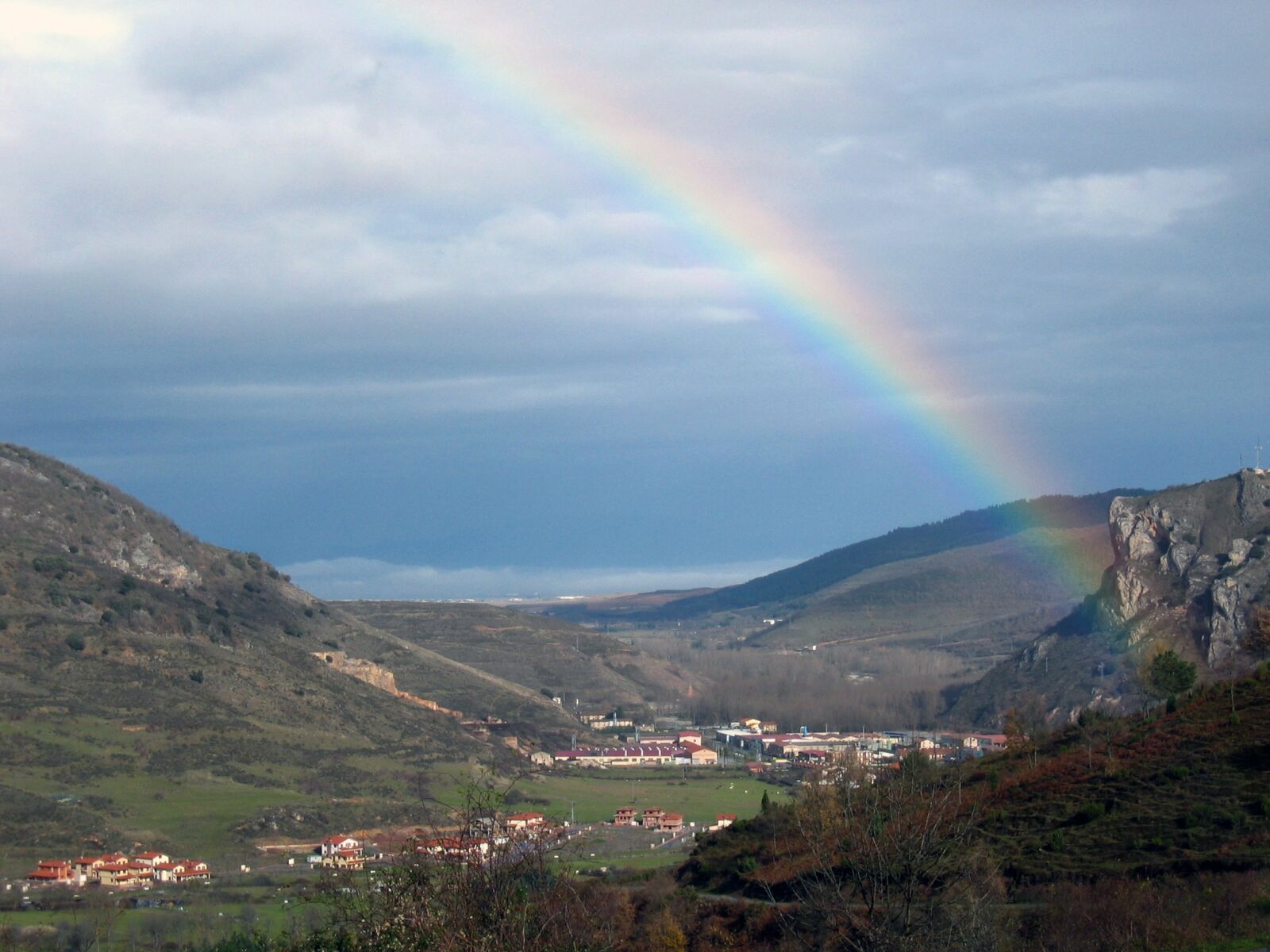 Canon DIGITAL IXUS 400 sample photo. Valley, rainbow, landscape photography
