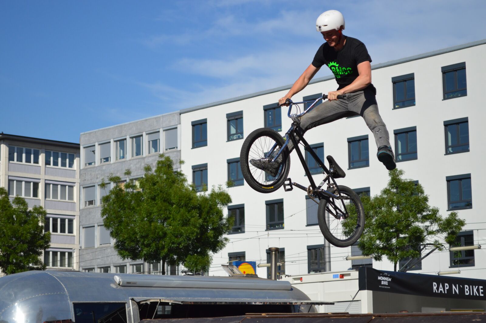 Nikon D3200 sample photo. Bmx, monnem bike, jump photography