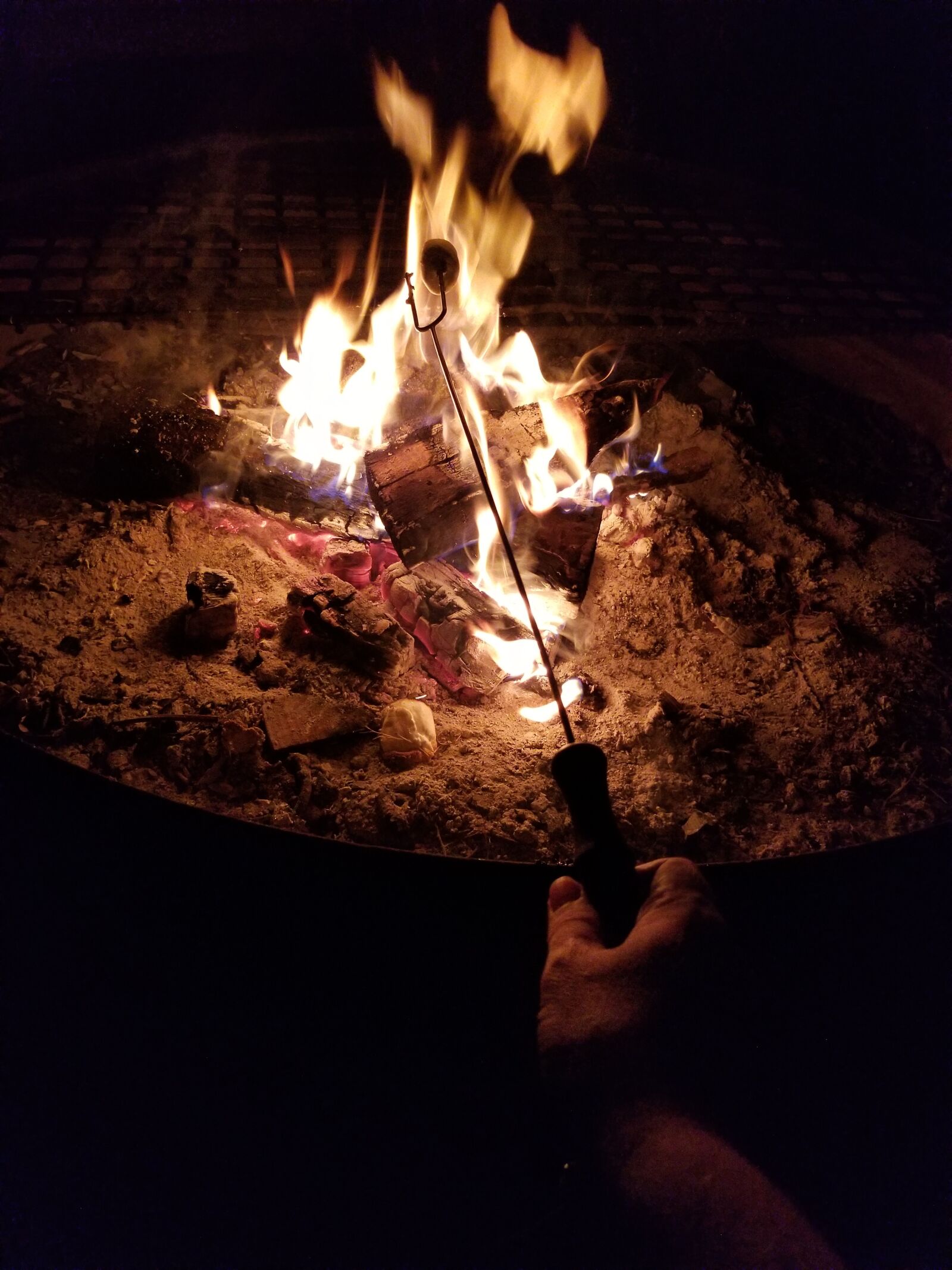 Samsung Galaxy S8+ sample photo. Campfire, marshmallow, smores photography