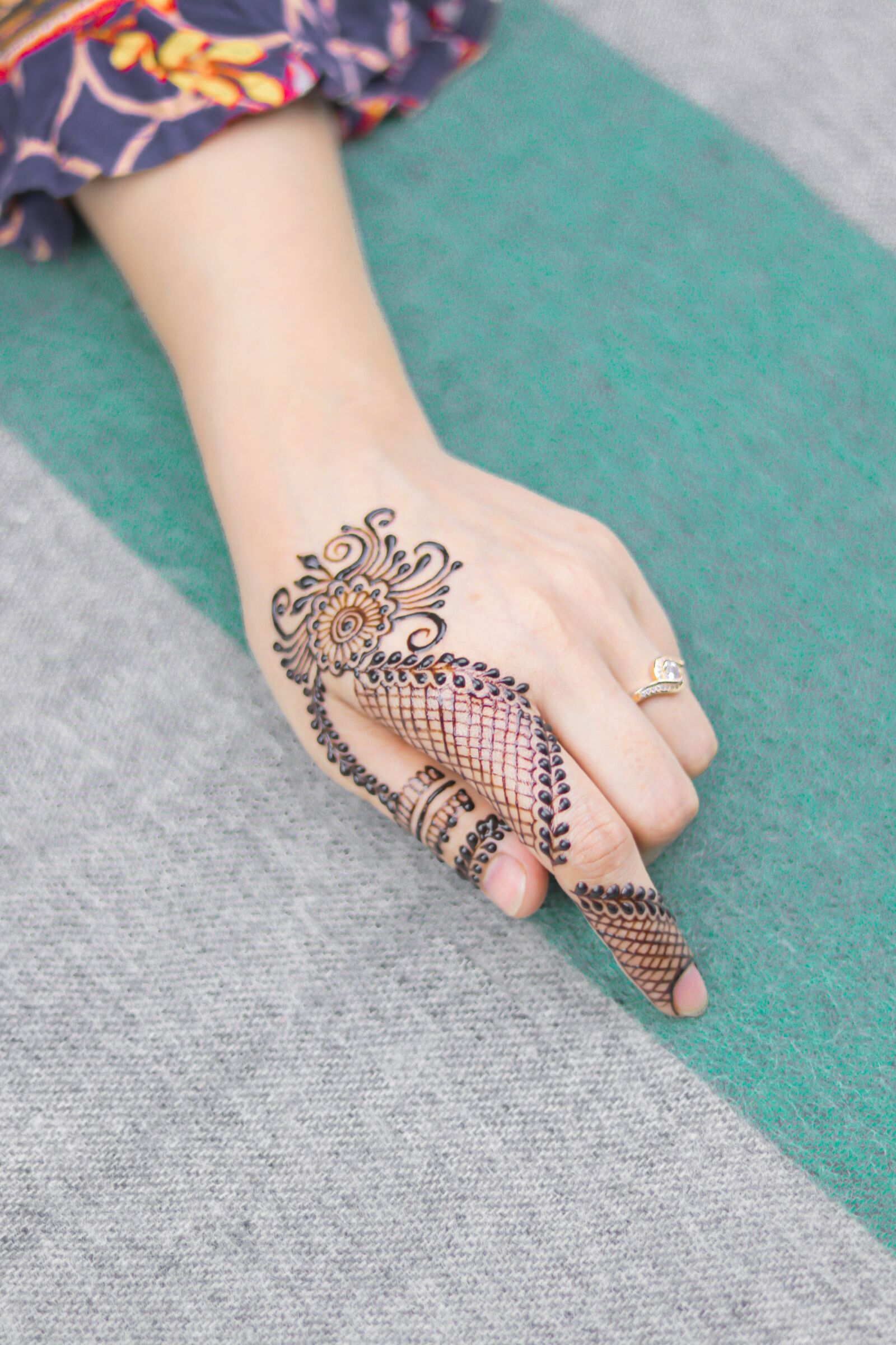 Canon EOS 80D sample photo. Jewellery, draw, palm photography