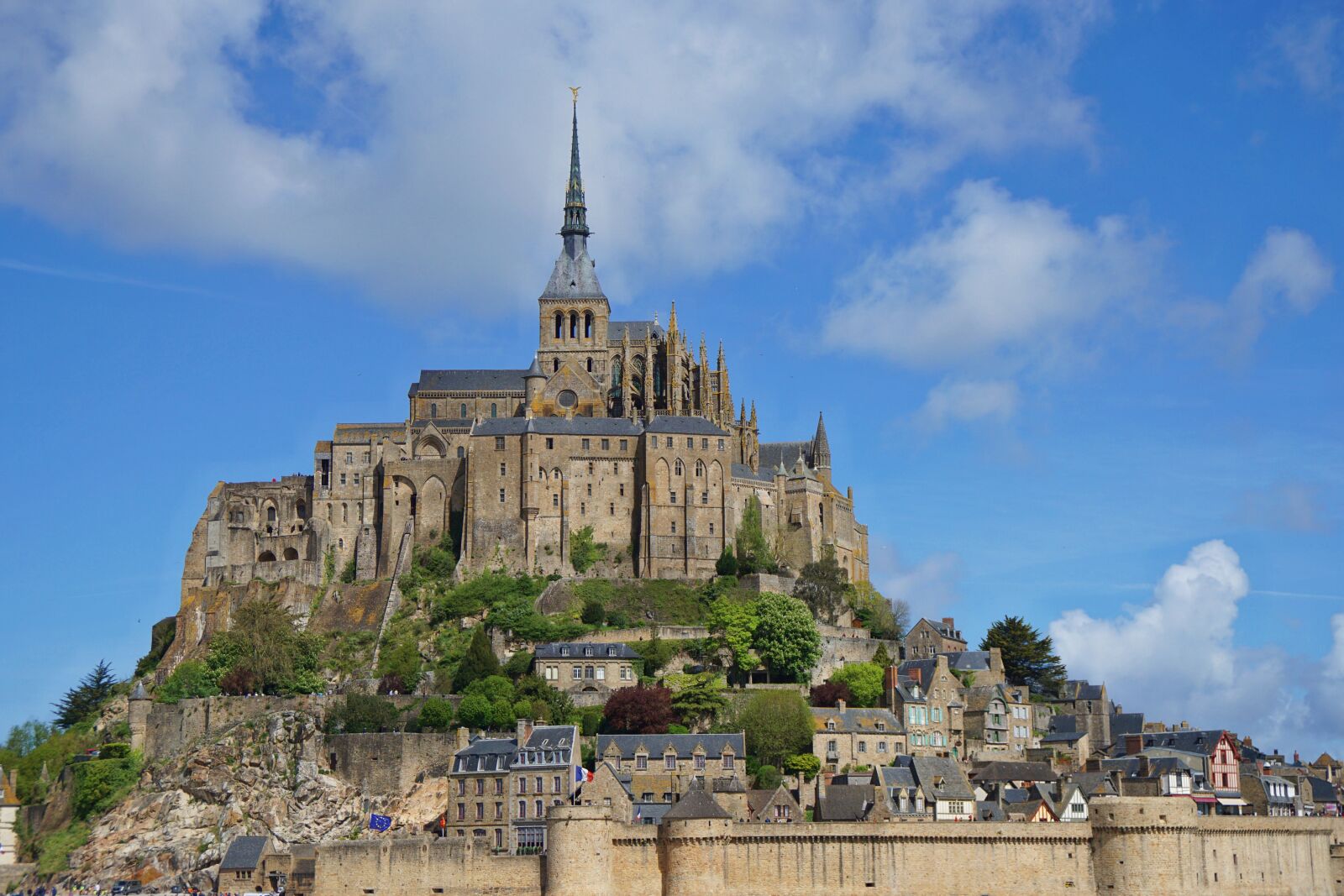 Sony a6000 + Sony Vario-Tessar T* E 16-70mm F4 ZA OSS sample photo. Mont saint michel, architecture photography