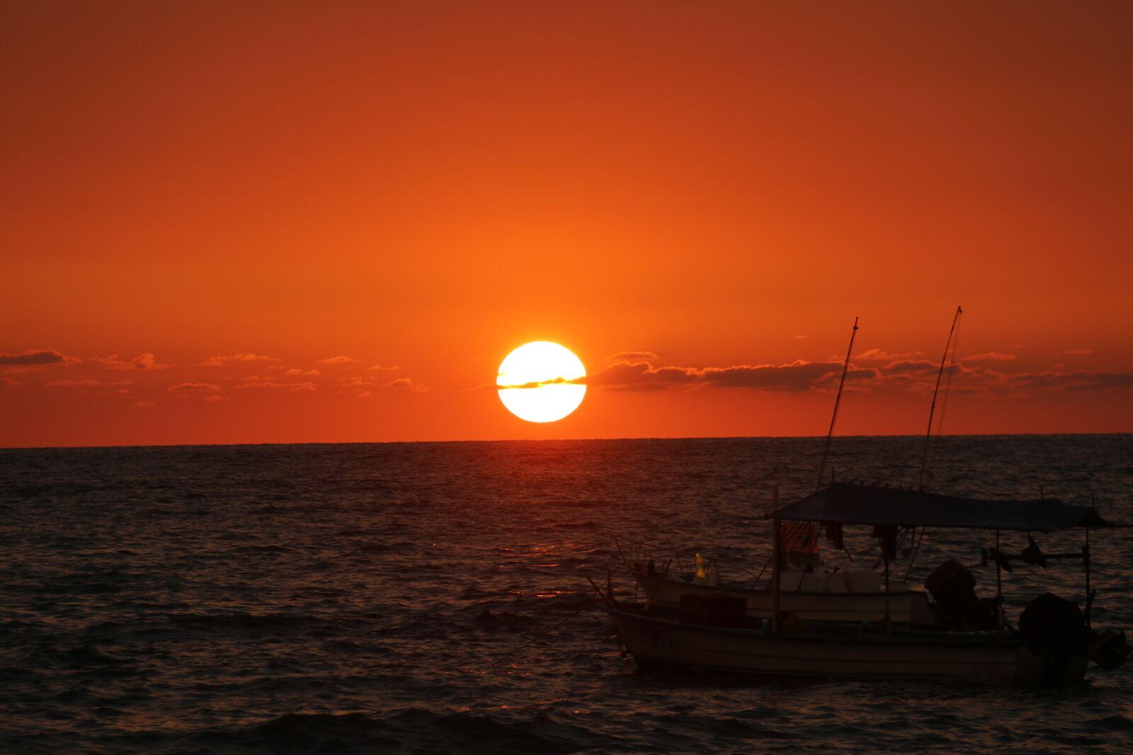 Canon EF-S 18-200mm F3.5-5.6 IS sample photo. Sunset, sunset boat, mexico photography