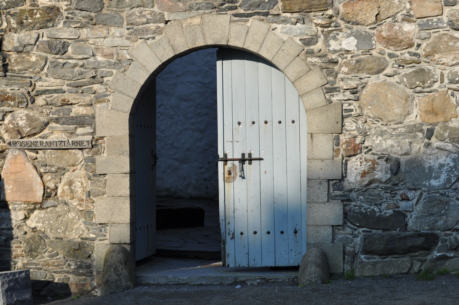 Nikon D5000 sample photo. Door, gray, grey photography