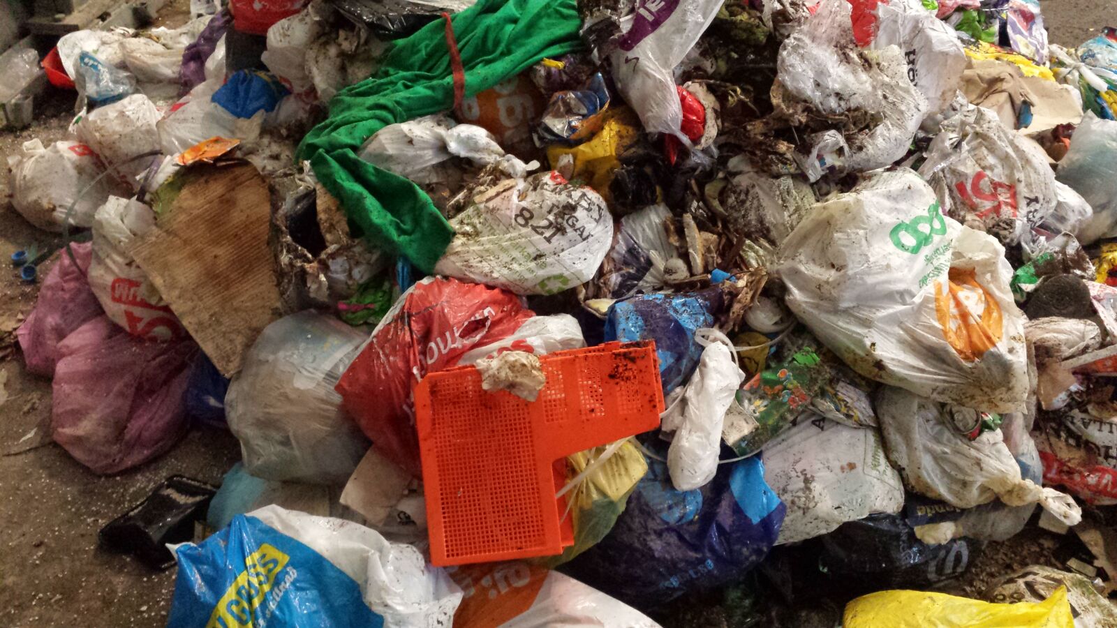 Samsung Galaxy S4 sample photo. Garbage, waste, non-combustible photography