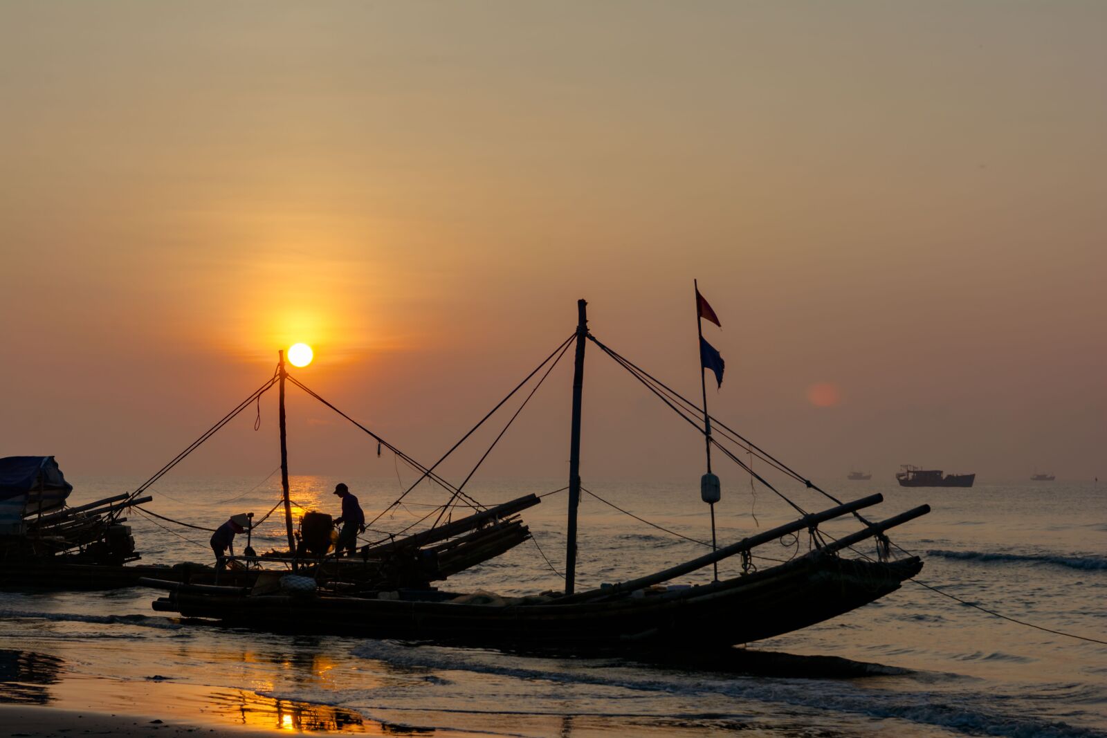 Nikon D7100 sample photo. Dumped church nhathodo, sea photography