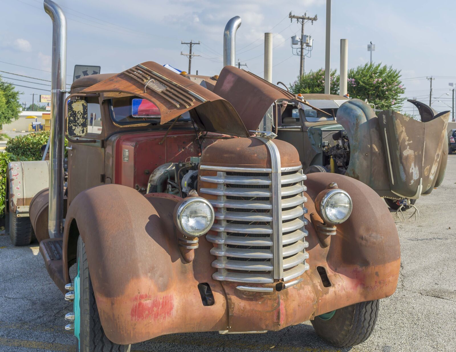Sony a6000 + Sony E 18-55mm F3.5-5.6 OSS sample photo. Rusty, classic car, car photography