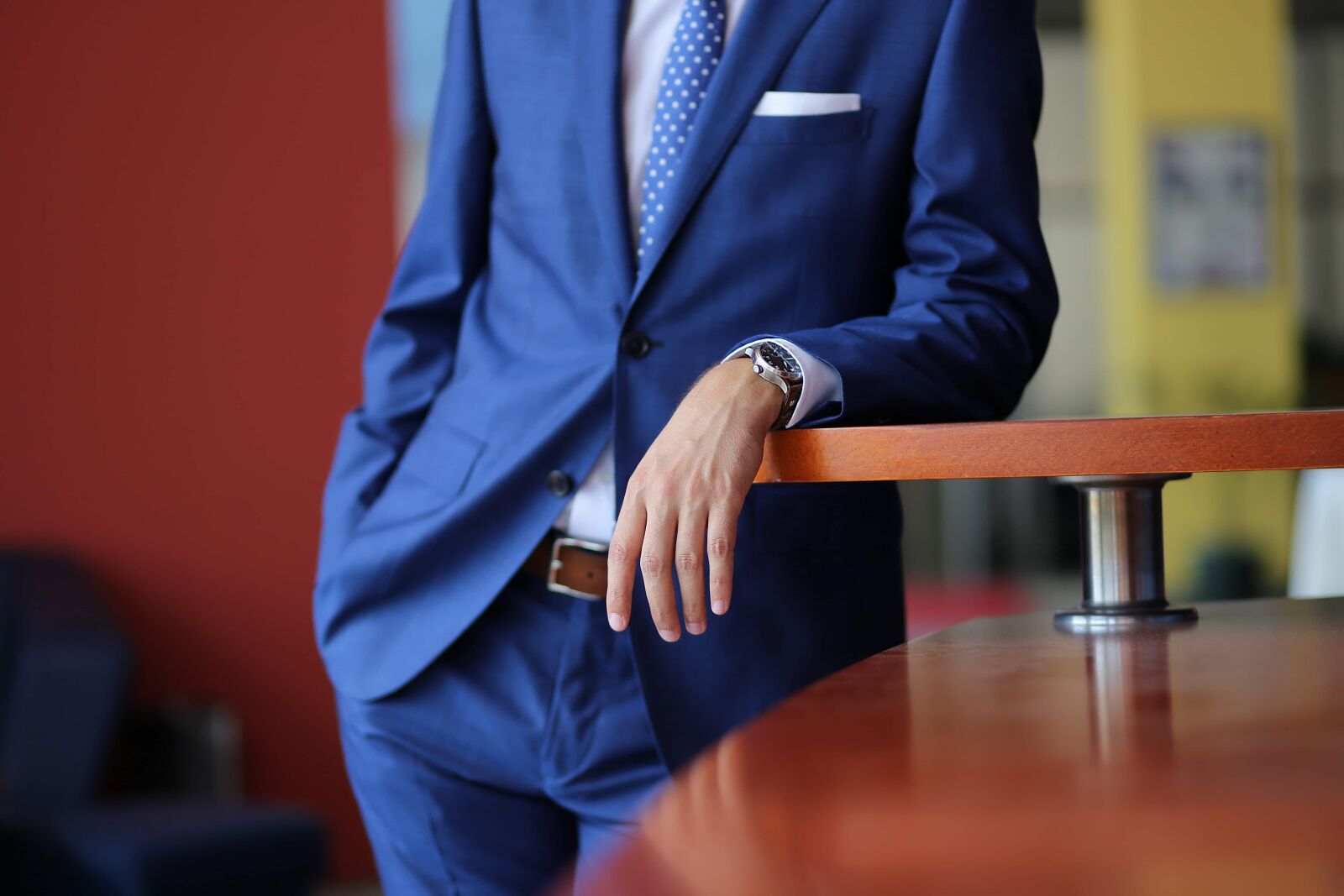 Canon EF 85mm F1.8 USM sample photo. Businessman, office, jacket, manager photography