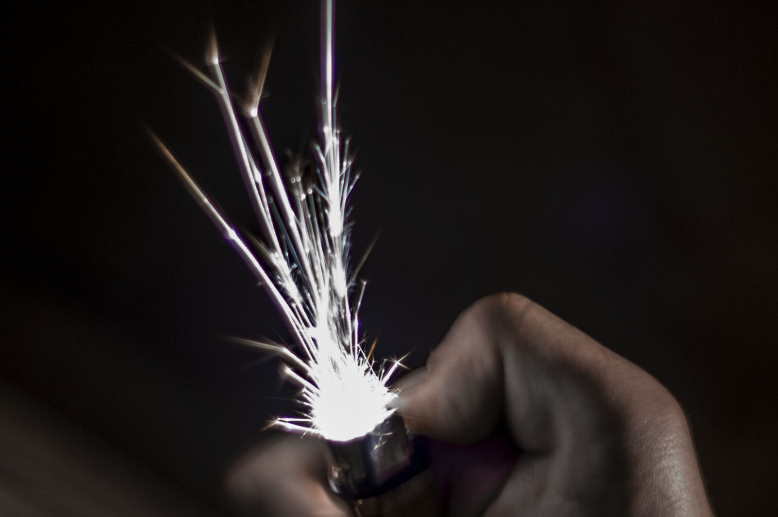 KONICA MINOLTA DYNAX 7D sample photo. Fireworks, lighter, night, spark photography