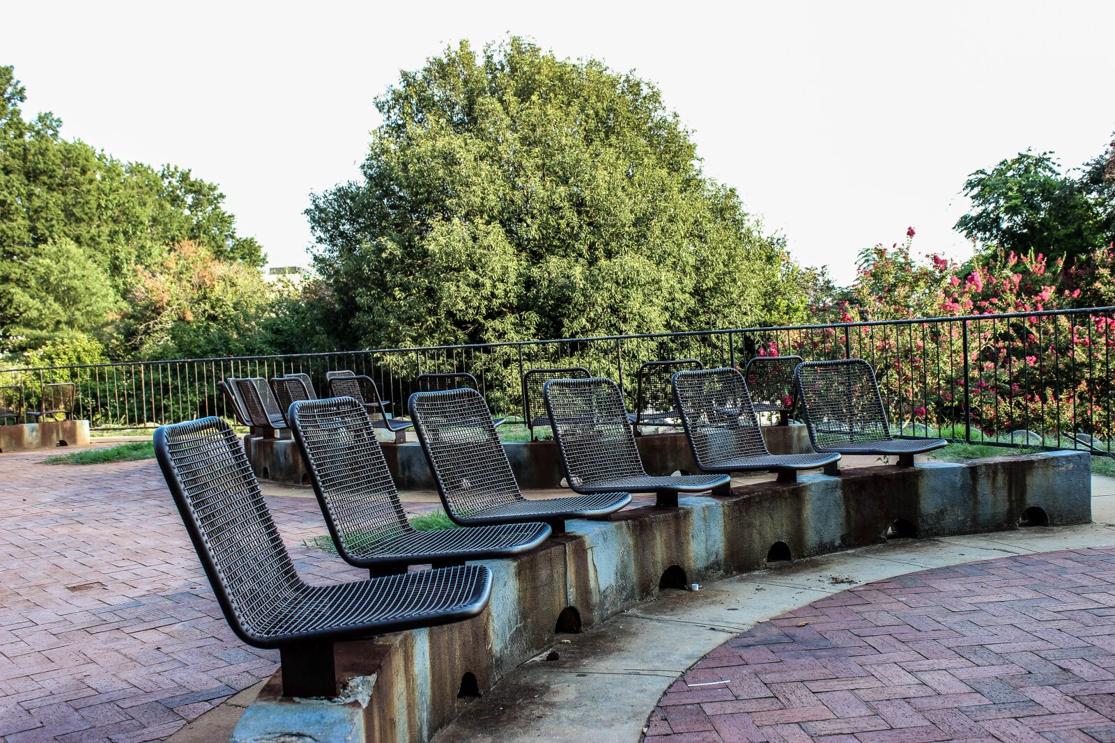 Canon EOS 600D (Rebel EOS T3i / EOS Kiss X5) sample photo. Bench, garden, sit photography