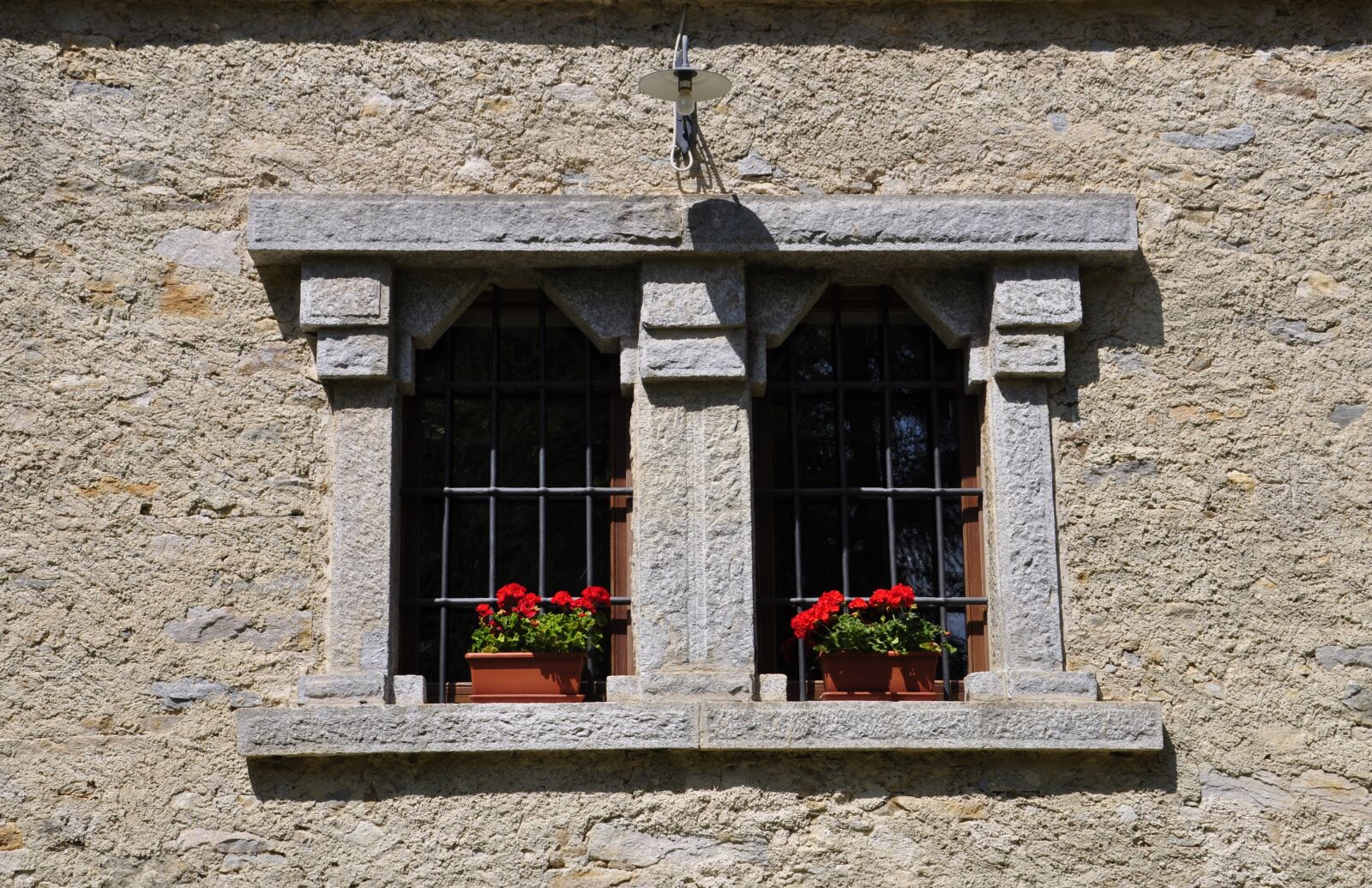 Nikon D5000 sample photo. Window, mullioned, stone photography