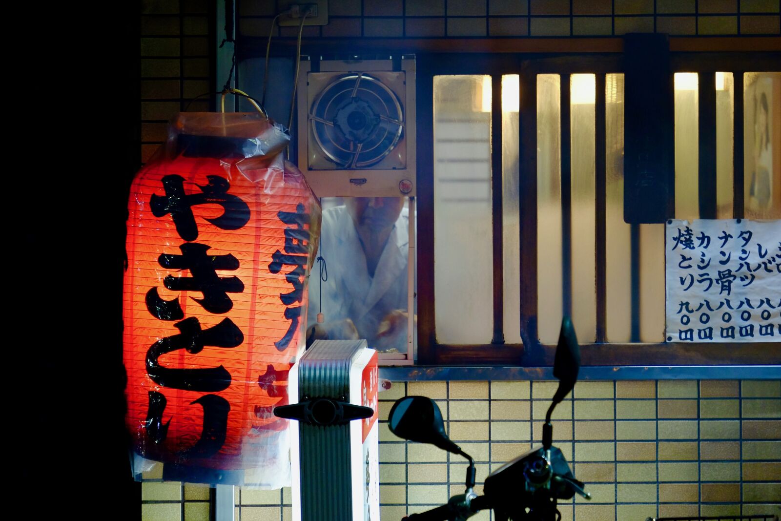 Fujifilm XF 55-200mm F3.5-4.8 R LM OIS sample photo. Yakitori, red lantern, japanese photography