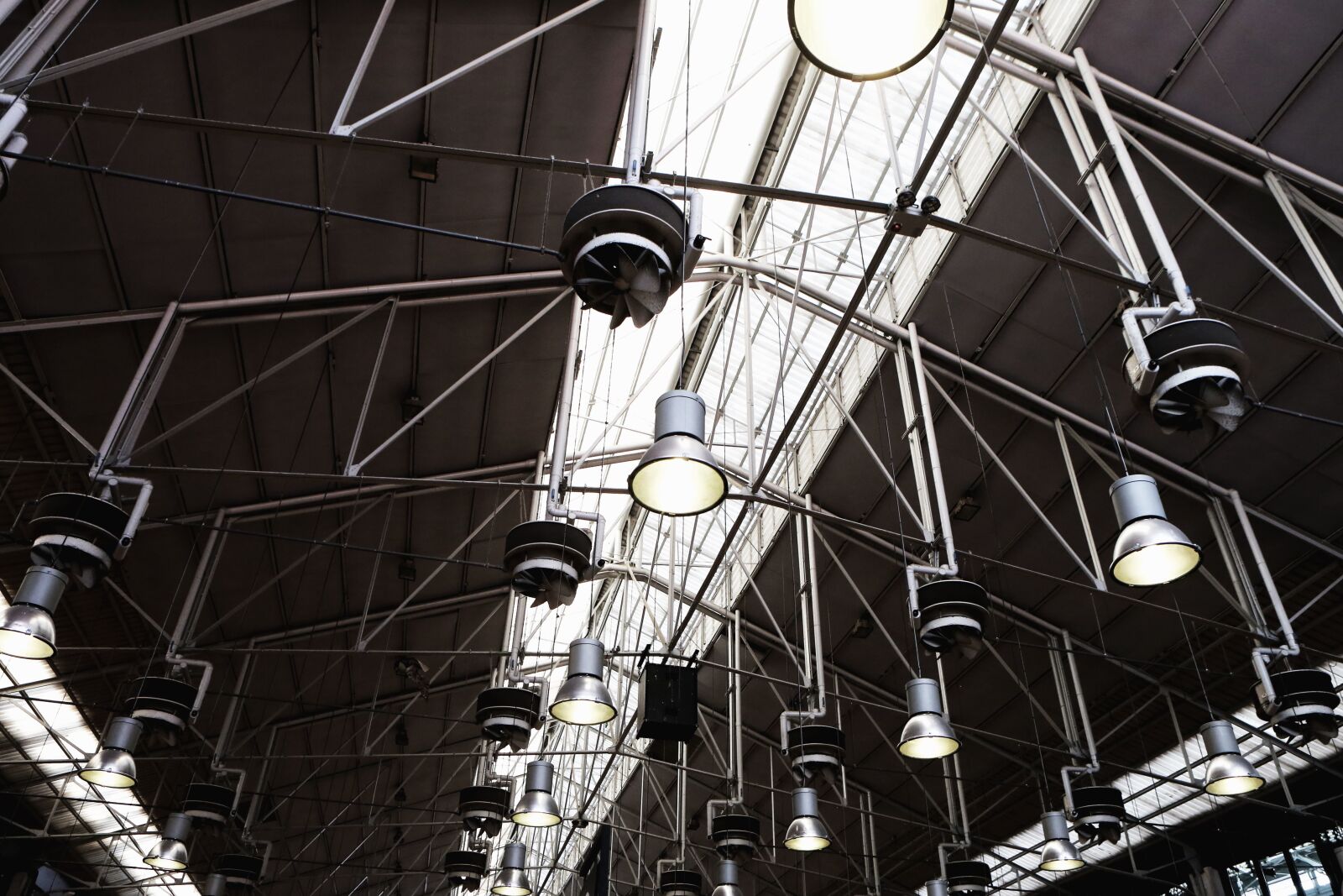 Canon EF 24-70mm F2.8L USM sample photo. Lamp, roof, architecture, design photography