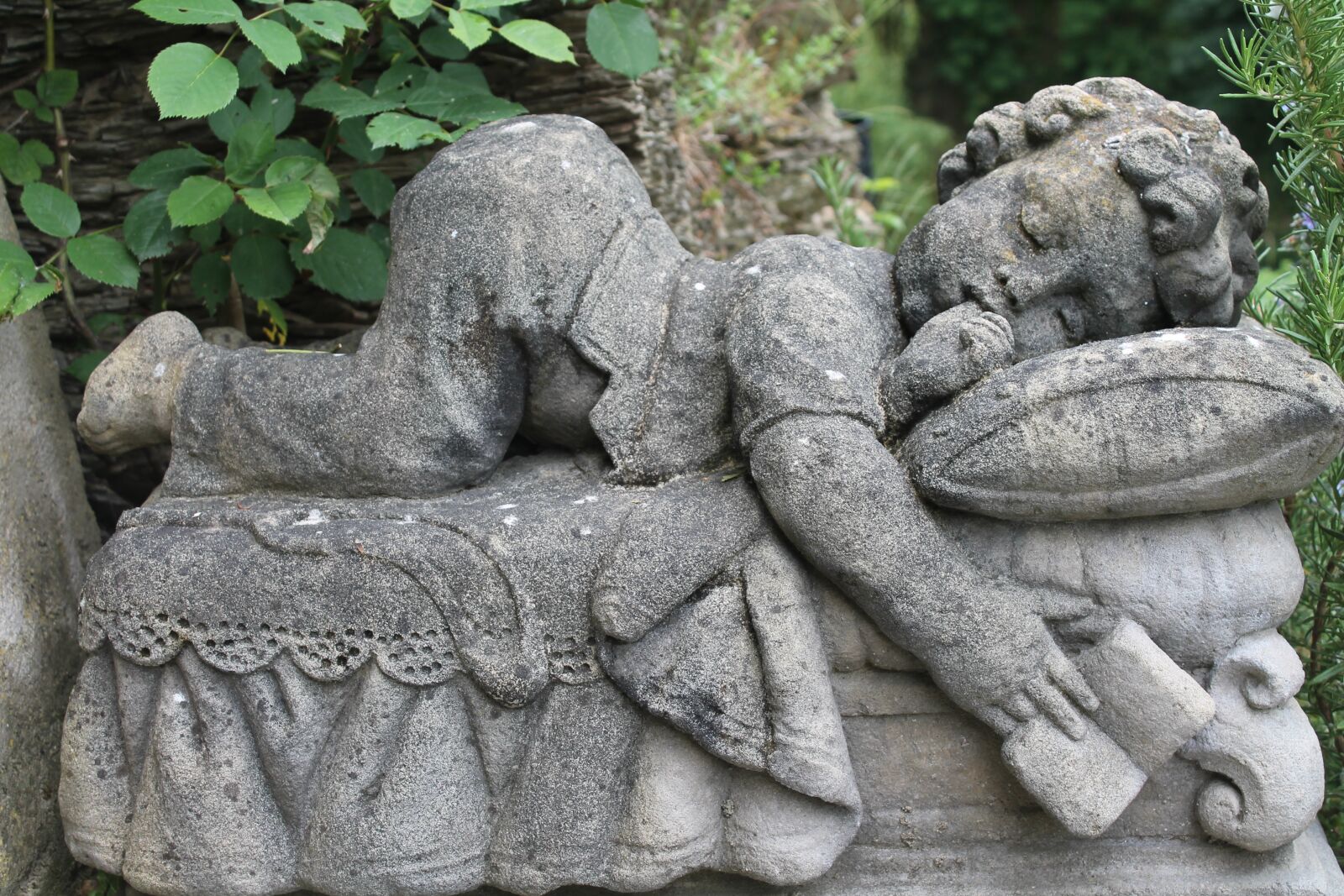 Canon EOS 1100D (EOS Rebel T3 / EOS Kiss X50) sample photo. Sculpture, stone, garden photography
