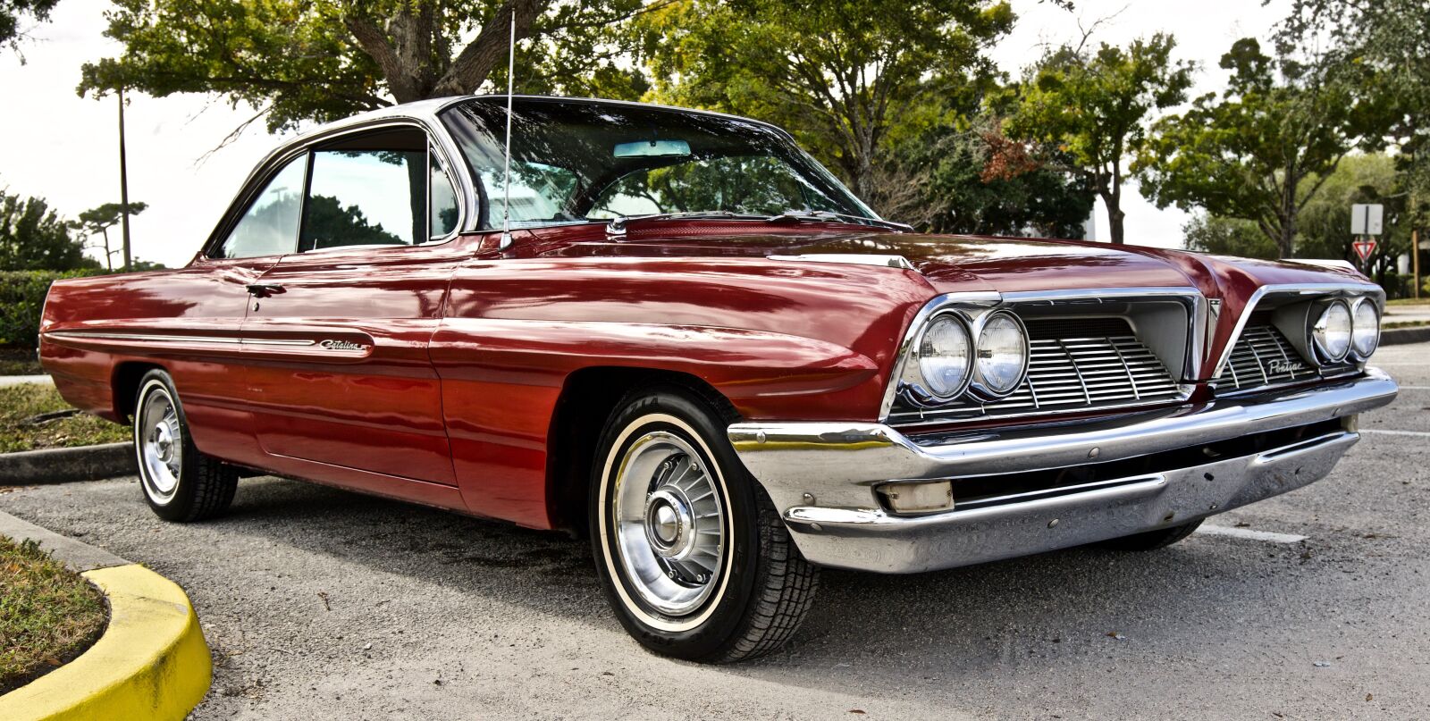 Canon EF 16-35mm F4L IS USM sample photo. Classic car, car, automobile photography