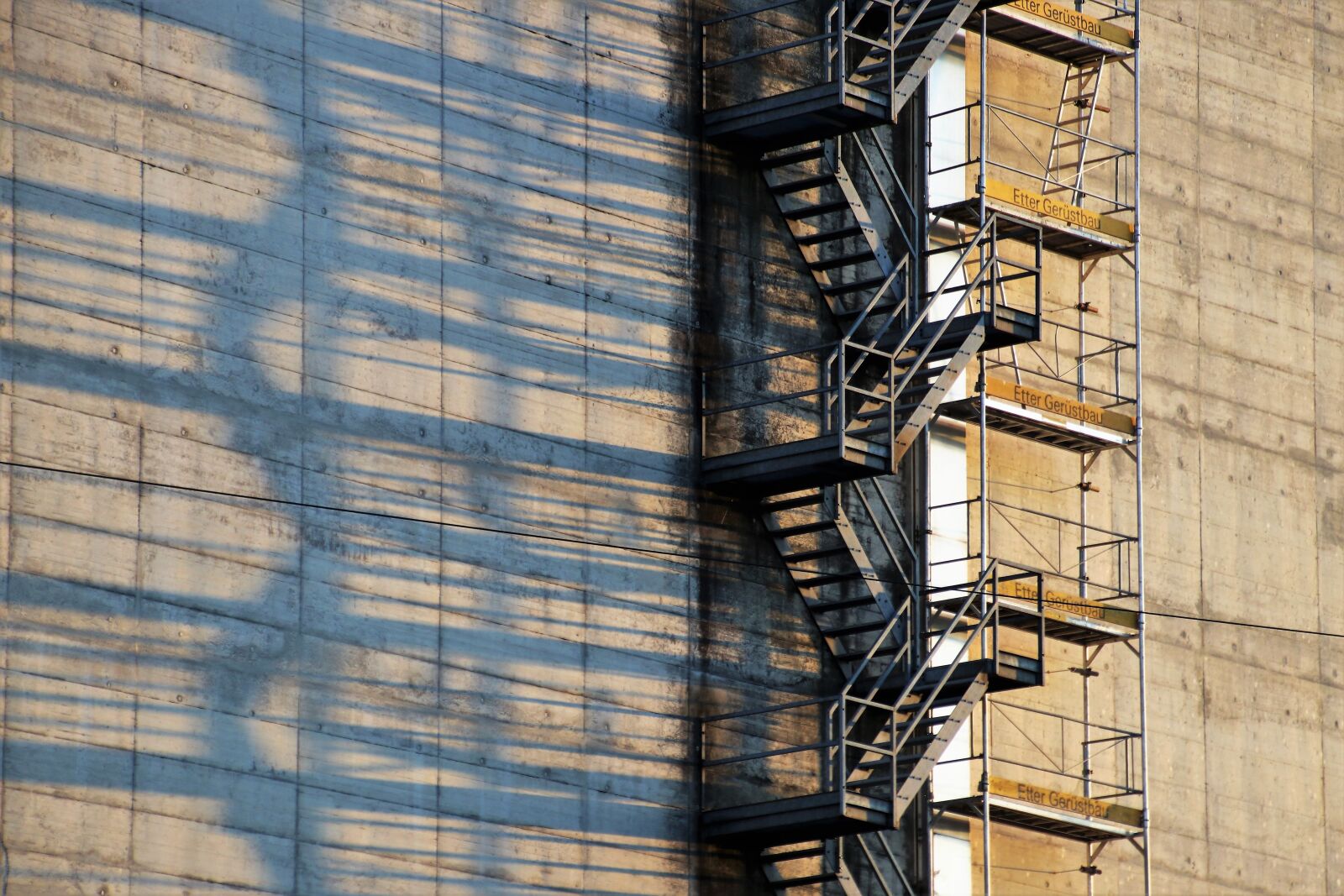 Canon EOS 80D sample photo. In the shadows, stairs photography