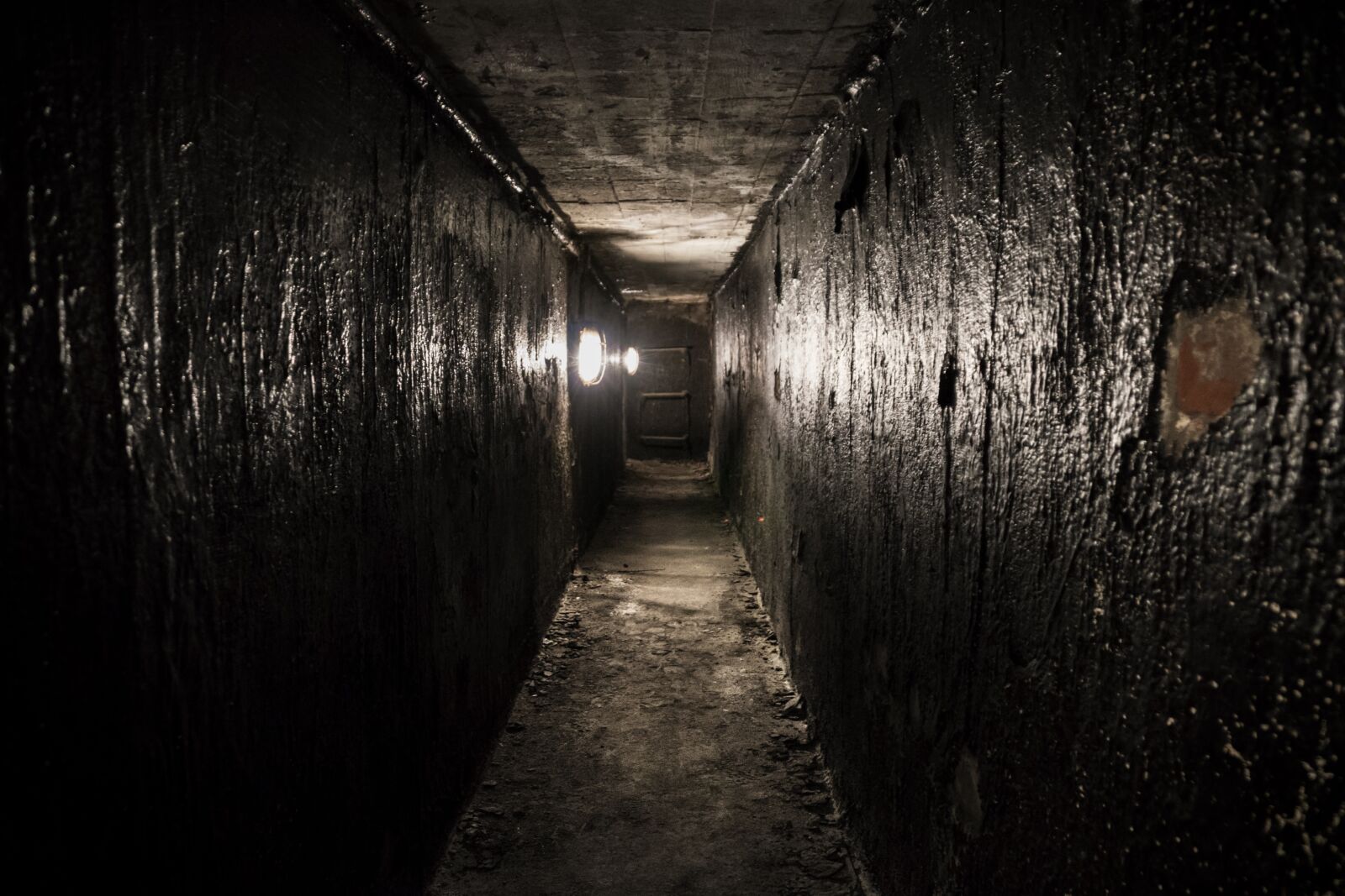 Sony a6000 + Sony E PZ 18-105mm F4 G OSS sample photo. Tunnel, industrial, shelter photography