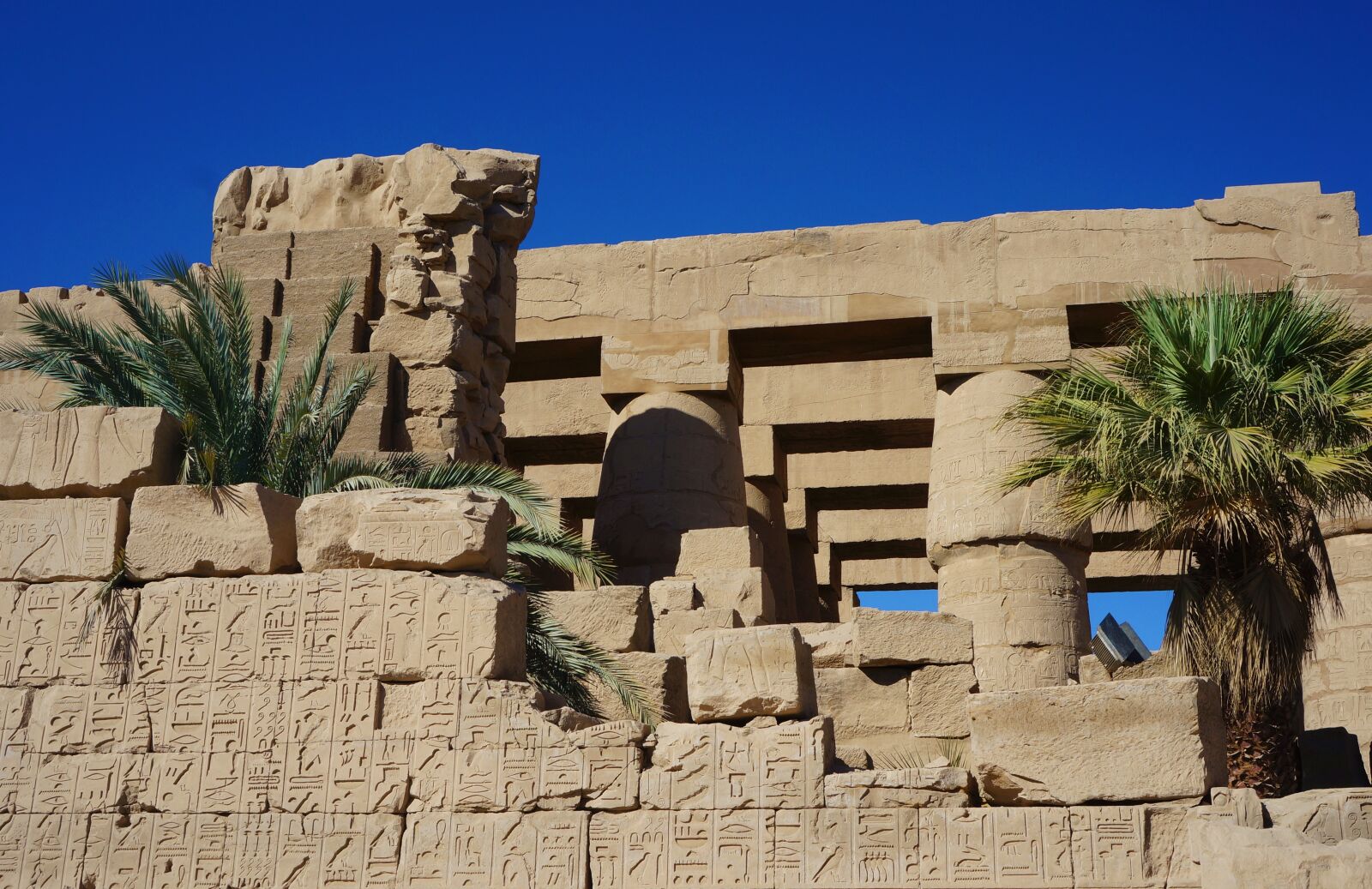 Sony Alpha NEX-5N + Sony E 18-55mm F3.5-5.6 OSS sample photo. Karnak, temple, columnar photography