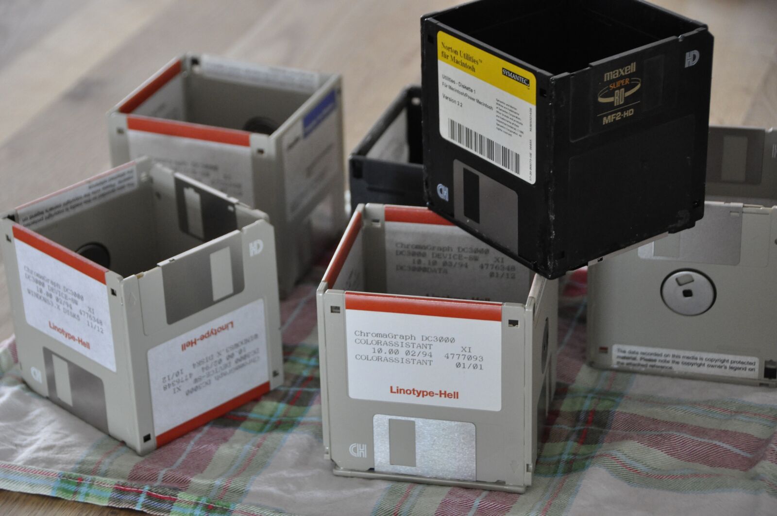 Nikon D90 sample photo. Diy, diskettten, upcycle photography