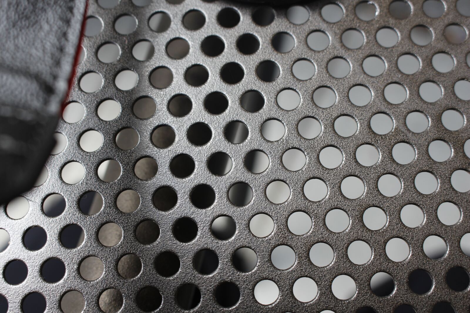 Canon EOS 700D (EOS Rebel T5i / EOS Kiss X7i) sample photo. Mesh, steel, metallic photography